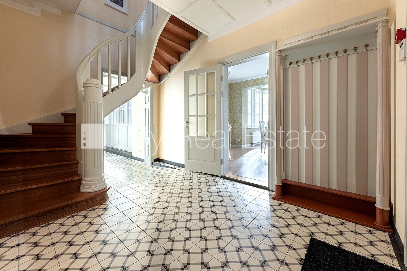 Sludinājumi. Privātmāja, labiekārtots apzaļumots pagalms, iežogota teritorija, slēgta teritorija, bezmaksas Cena: 2800 EUR/mēn Foto #14