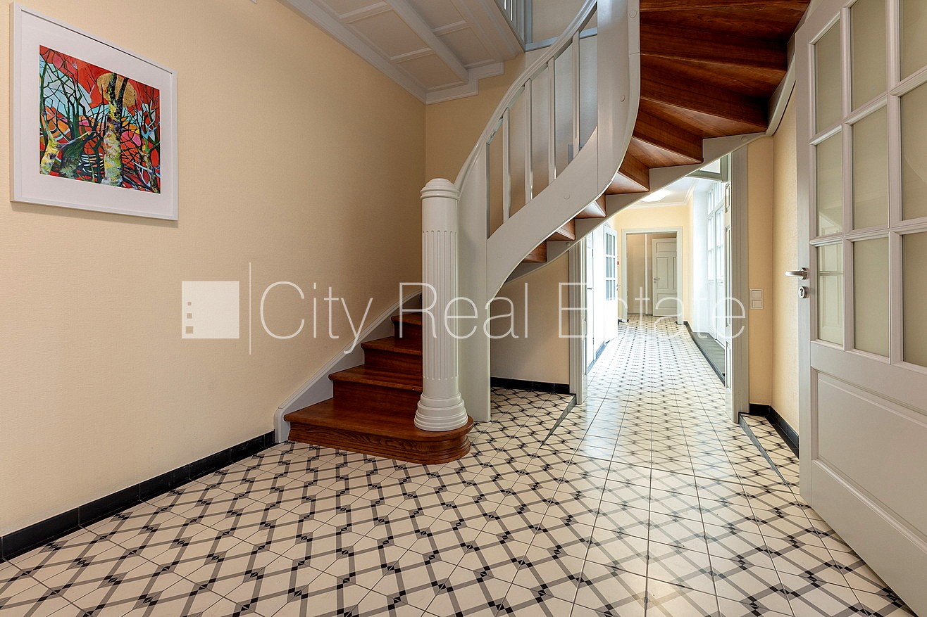 Sludinājumi. Privātmāja, labiekārtots apzaļumots pagalms, iežogota teritorija, slēgta teritorija, bezmaksas Cena: 2800 EUR/mēn Foto #15