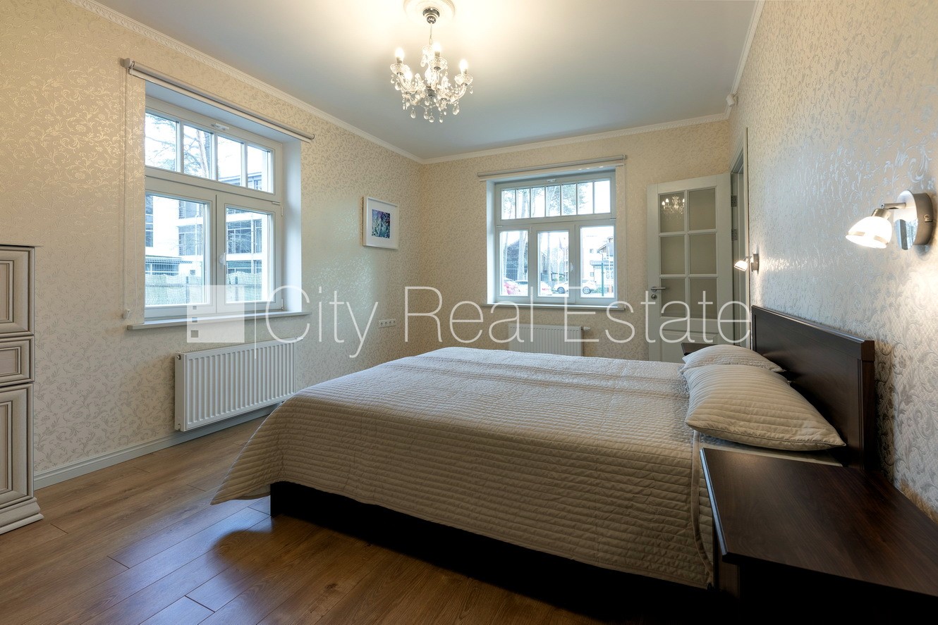 Sludinājumi. Privātmāja, labiekārtots apzaļumots pagalms, iežogota teritorija, slēgta teritorija, bezmaksas Cena: 2800 EUR/mēn Foto #6