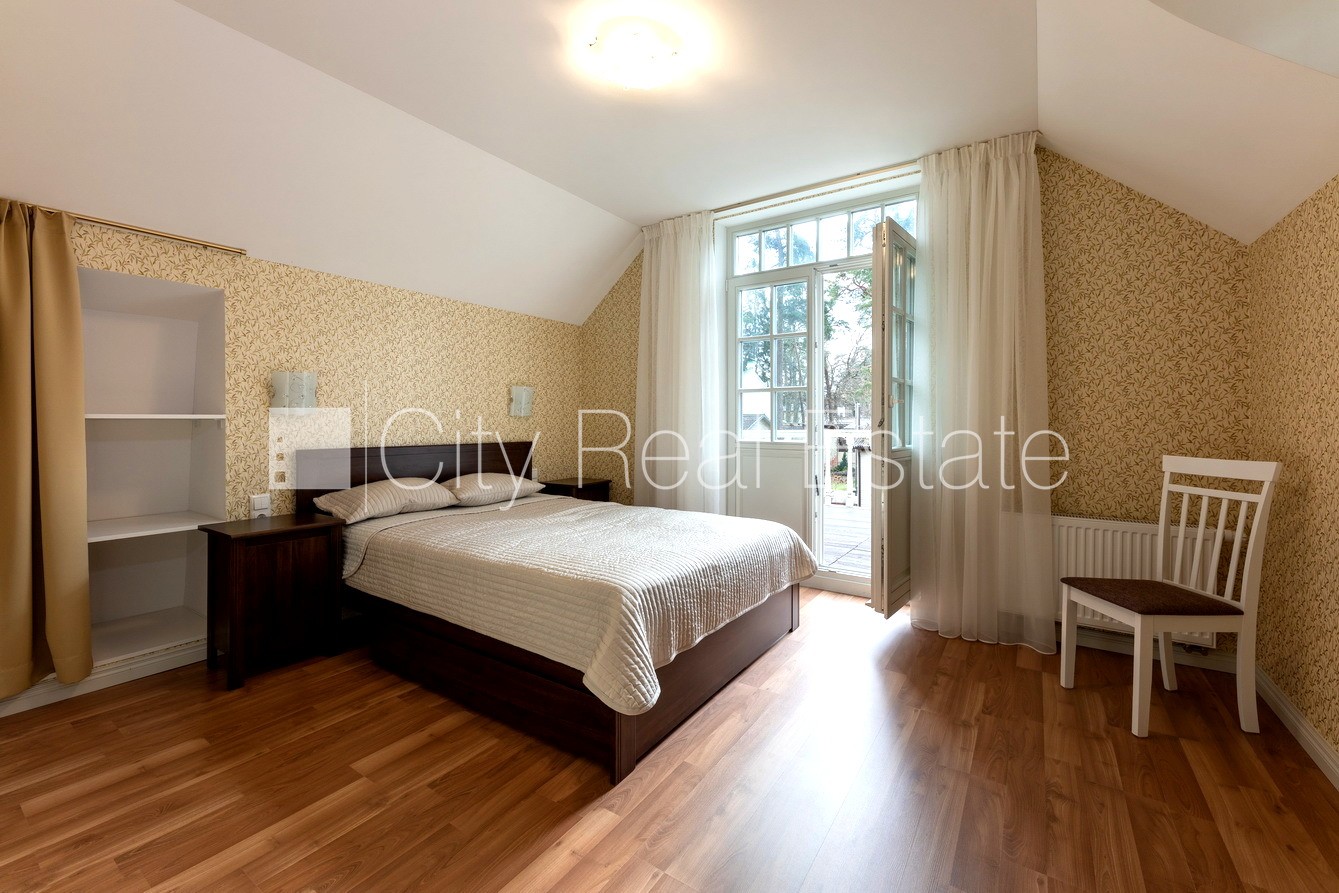 Sludinājumi. Privātmāja, labiekārtots apzaļumots pagalms, iežogota teritorija, slēgta teritorija, bezmaksas Cena: 2800 EUR/mēn Foto #8