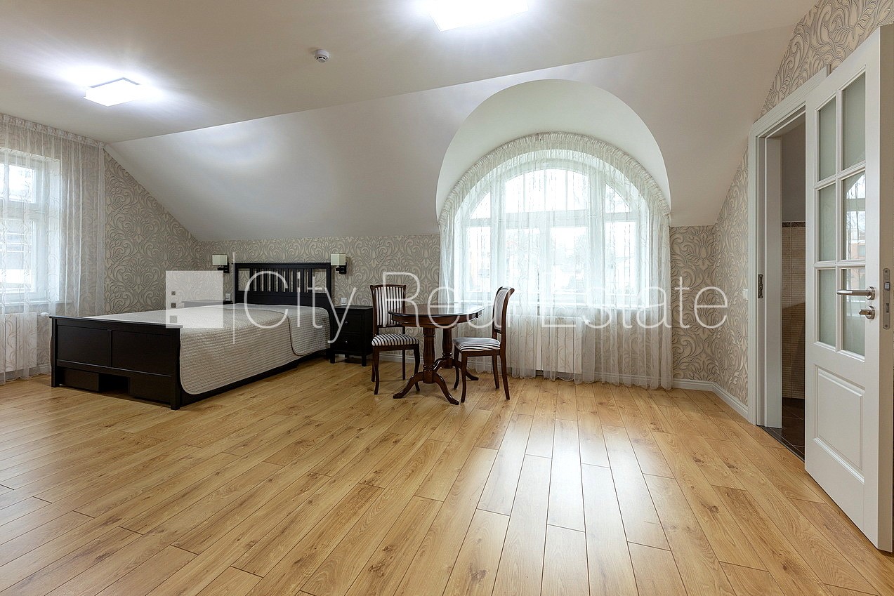 Sludinājumi. Privātmāja, labiekārtots apzaļumots pagalms, iežogota teritorija, slēgta teritorija, bezmaksas Cena: 2800 EUR/mēn Foto #21