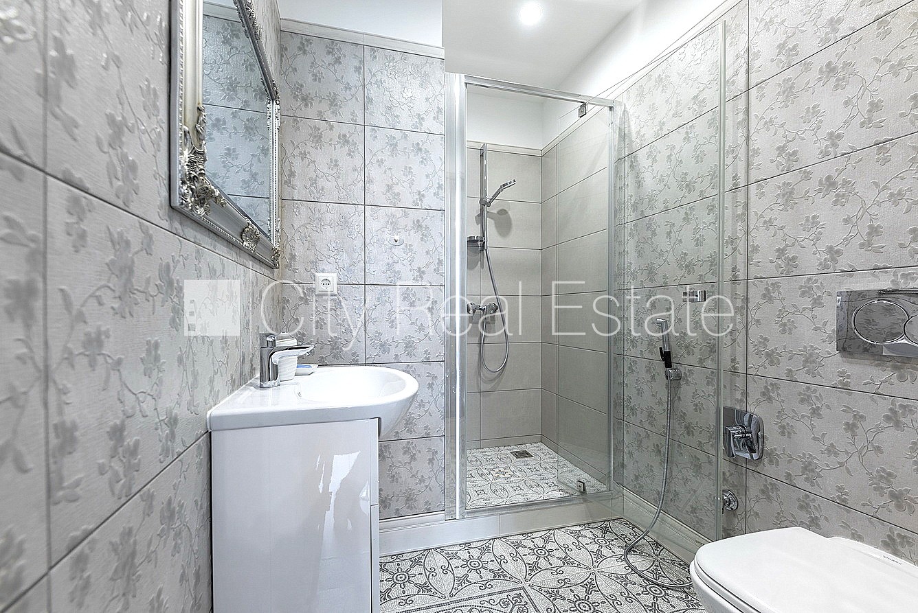 Sludinājumi. Privātmāja, labiekārtots apzaļumots pagalms, iežogota teritorija, slēgta teritorija, bezmaksas Cena: 2800 EUR/mēn Foto #22