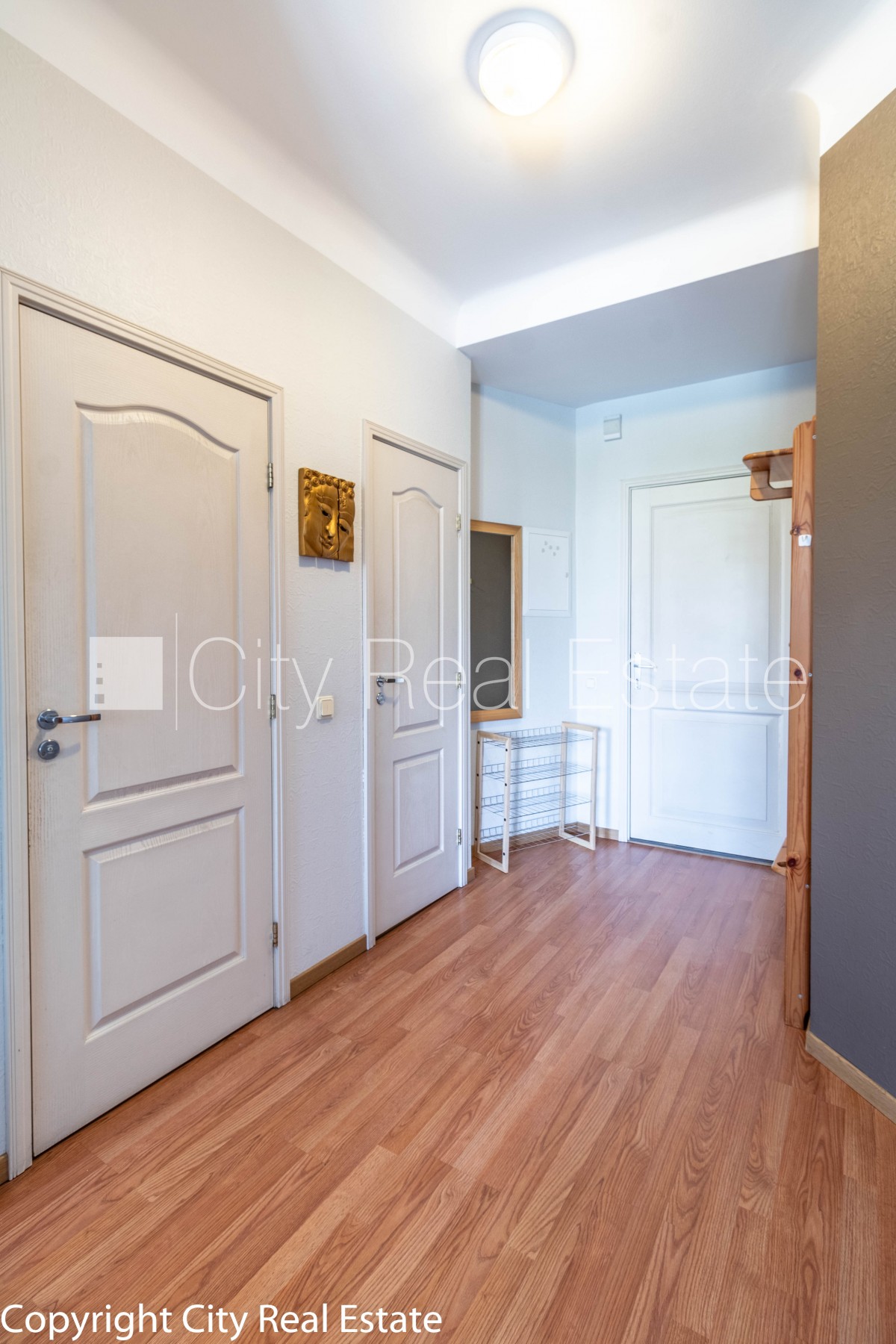 Sludinājumi. Fasādes māja, renovēta māja, slēgts pagalms, ieeja no ielas, kāpņu telpa pēc kosmētiskā remonta, Cena: 470 EUR/mēn Foto #13