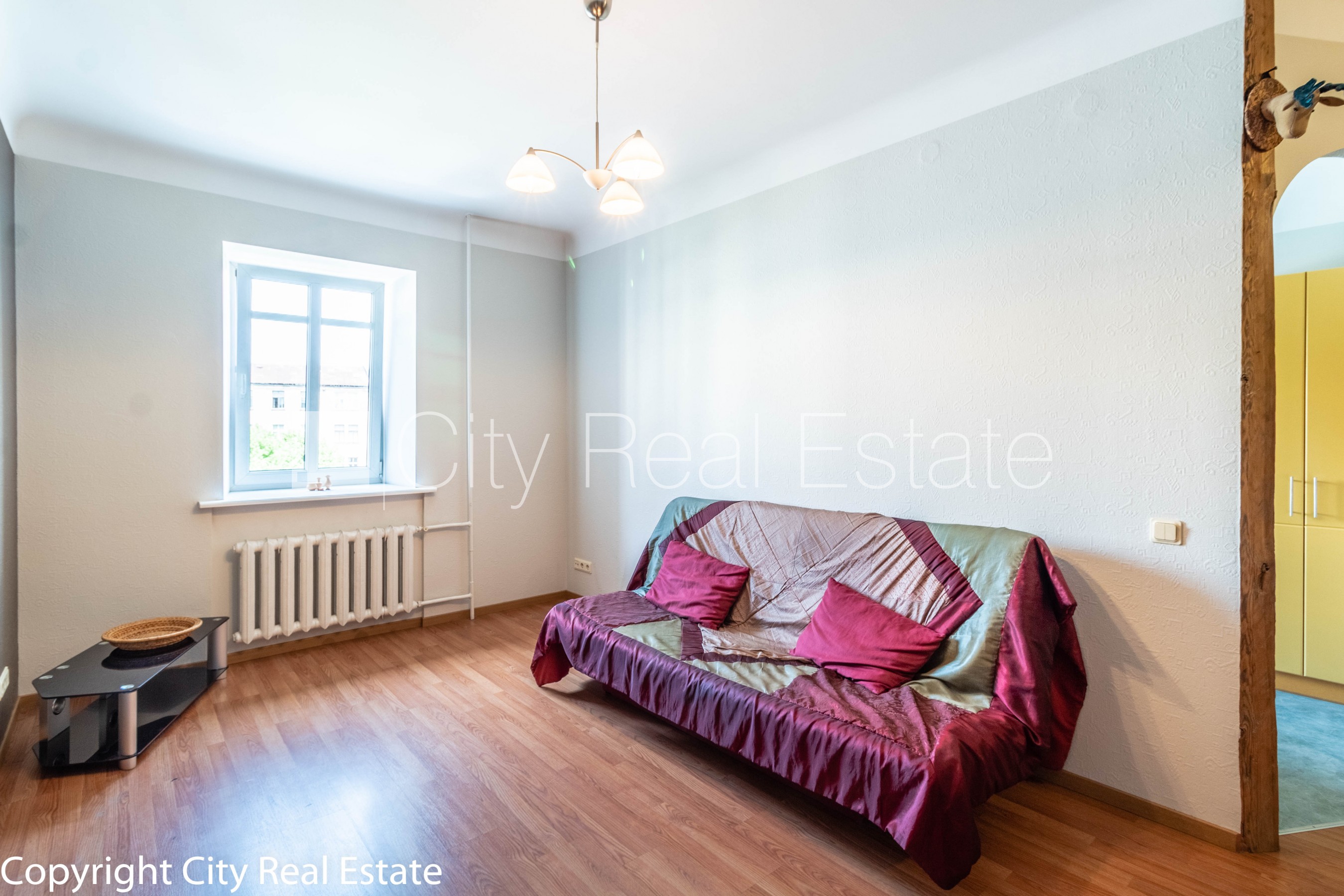 Sludinājumi. Fasādes māja, renovēta māja, slēgts pagalms, ieeja no ielas, kāpņu telpa pēc kosmētiskā remonta, Cena: 470 EUR/mēn Foto #4