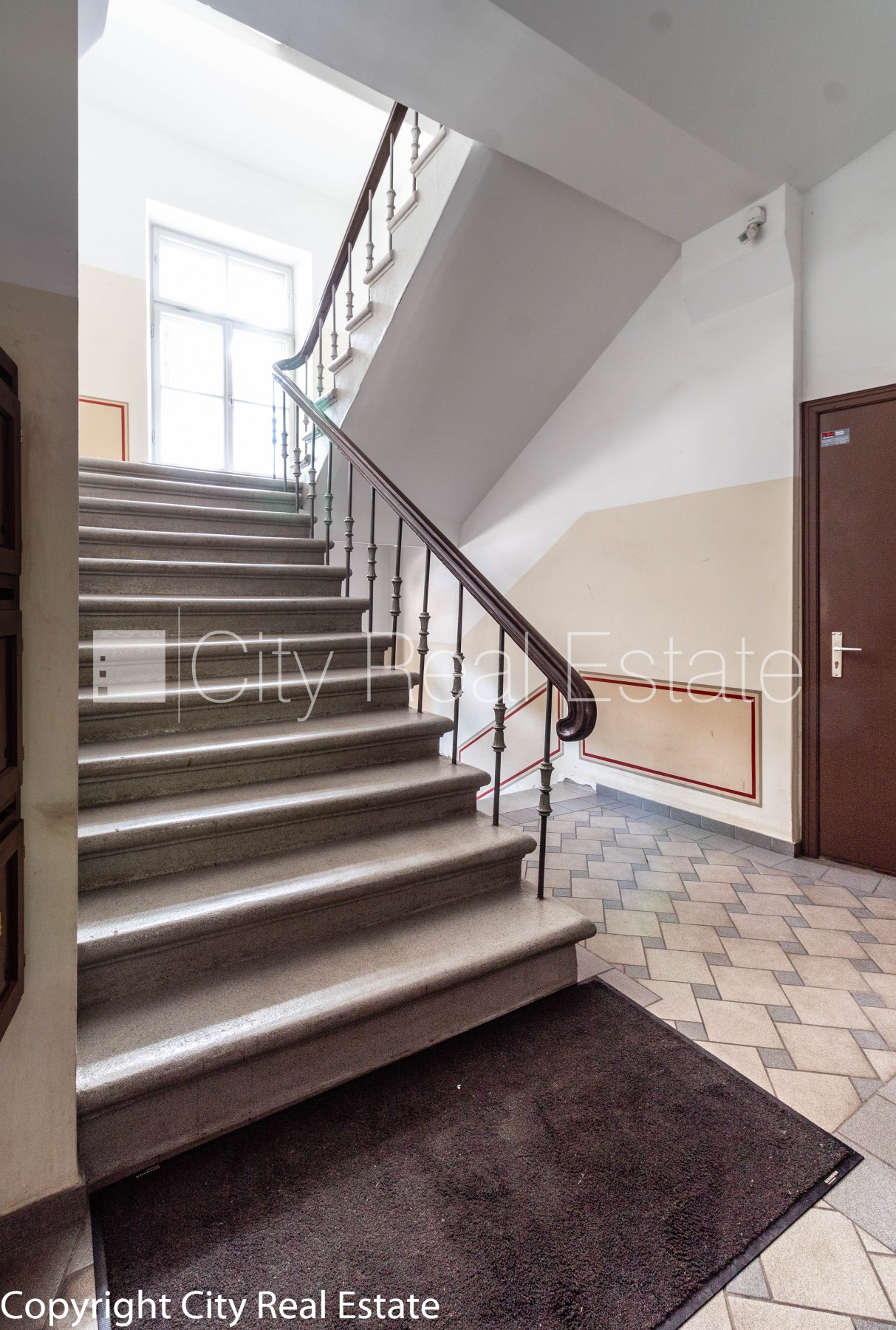 Sludinājumi. Fasādes māja, renovēta māja, slēgts pagalms, ieeja no ielas, kāpņu telpa pēc kosmētiskā remonta, Cena: 470 EUR/mēn Foto #18