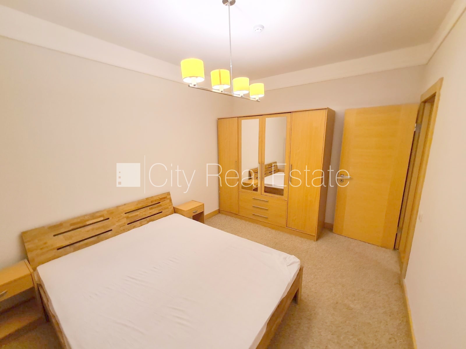 Sludinājumi. Jaunceltne, slēgts pagalms, slēgta teritorija, garāžas vārti aprīkoti ar automatizētu atvēršanās un Cena: 850 EUR/mēn Foto #25