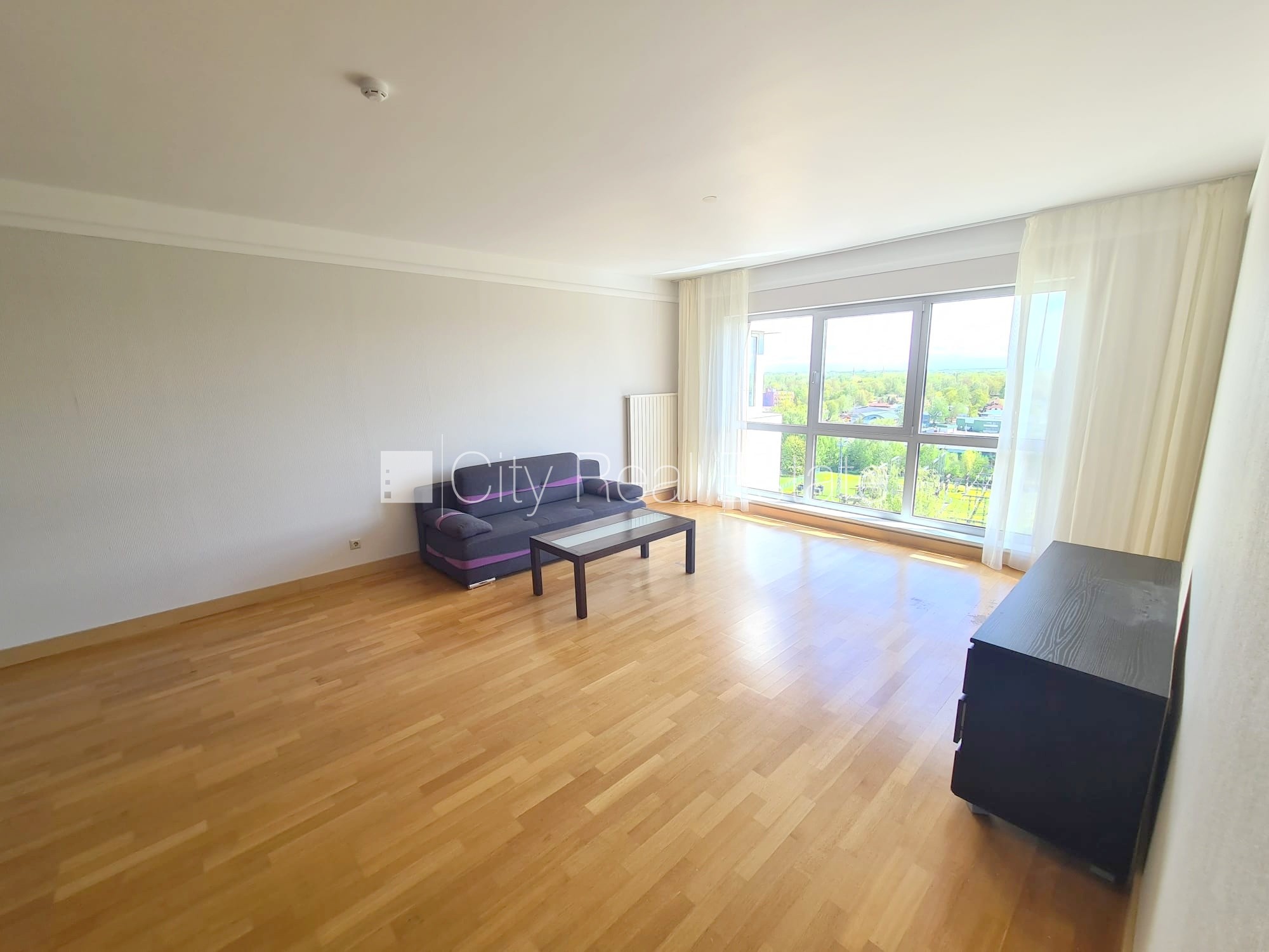 Sludinājumi. Jaunceltne, slēgts pagalms, slēgta teritorija, garāžas vārti aprīkoti ar automatizētu atvēršanās un Cena: 850 EUR/mēn Foto #14