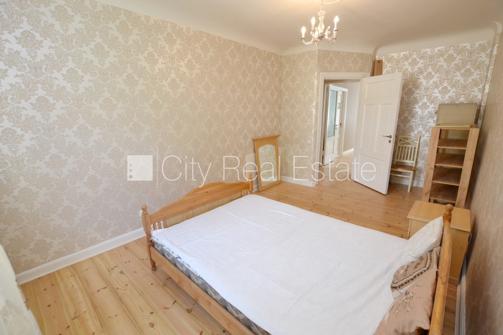 Sludinājumi. Fasādes māja, ieeja no ielas, ir lifts, kāpņu telpa pēc kosmētiskā remonta, logi vērsti uz pagalma Cena: 125000 EUR Foto #9