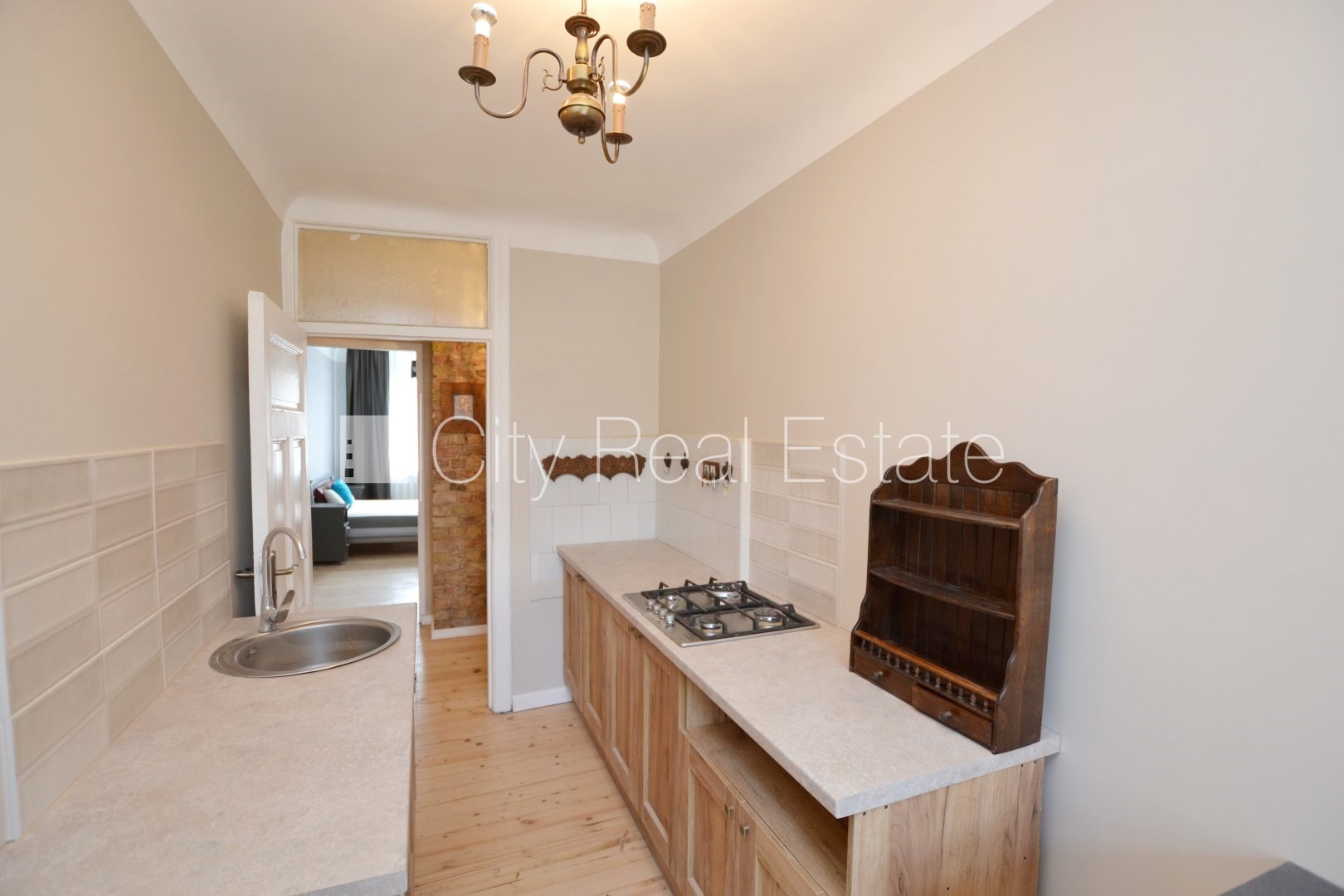 Sludinājumi. Fasādes māja, ieeja no ielas, ir lifts, kāpņu telpa pēc kosmētiskā remonta, logi vērsti uz pagalma Cena: 125000 EUR Foto #10