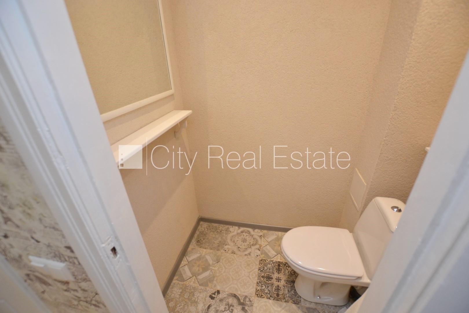 Sludinājumi. Fasādes māja, ieeja no ielas, ir lifts, kāpņu telpa pēc kosmētiskā remonta, logi vērsti uz pagalma Cena: 125000 EUR Foto #13