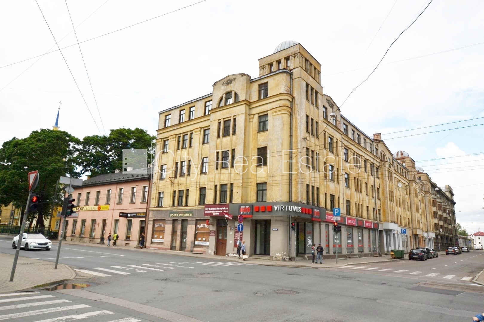 Sludinājumi. Fasādes māja, ieeja no ielas, ir lifts, kāpņu telpa pēc kosmētiskā remonta, logi vērsti uz pagalma Cena: 125000 EUR Foto #15