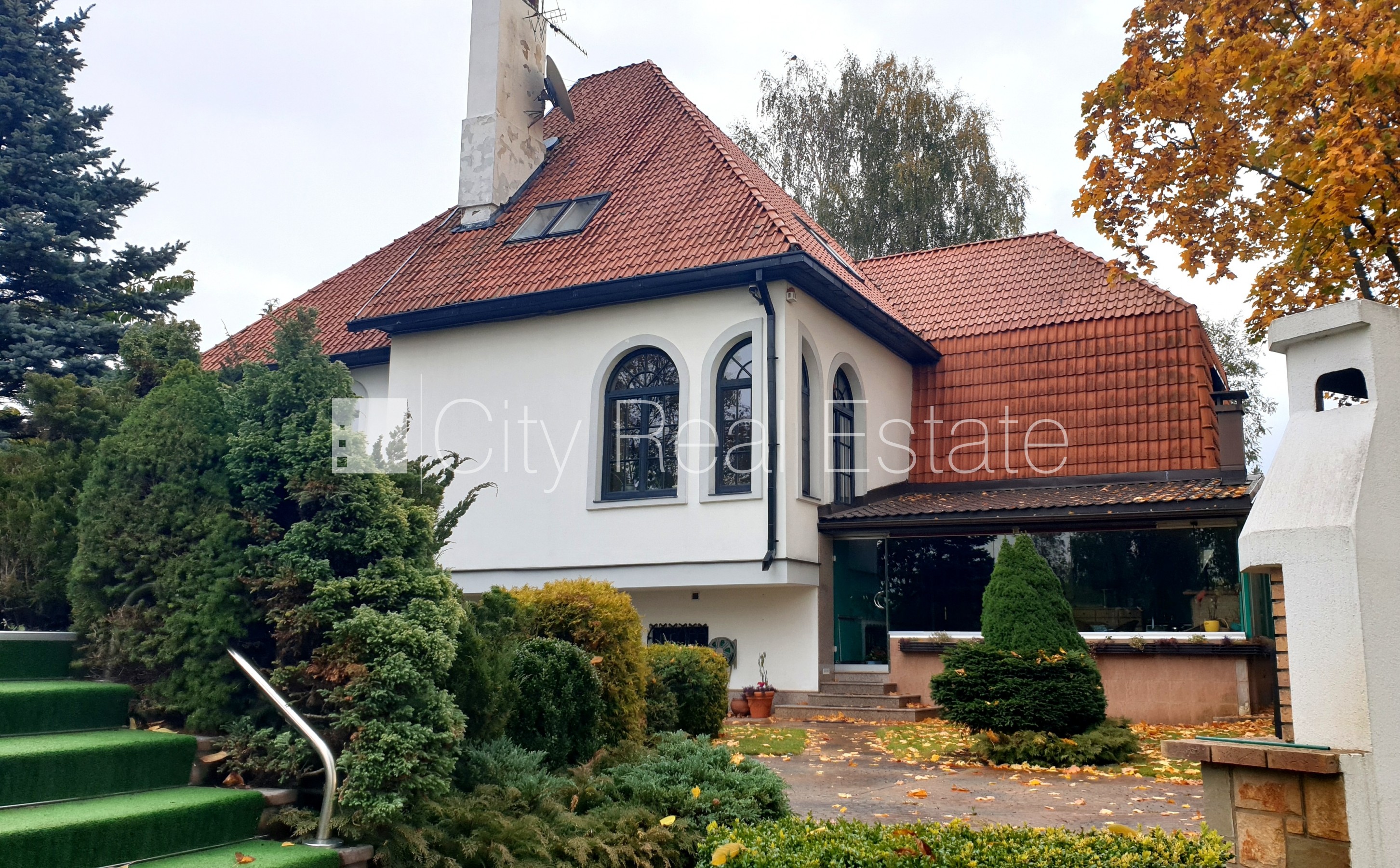 Sludinājumi. Privātmāja, jaunceltne, labiekārtota apzaļumota teritorija 2400 m2, bruģēts piebraucamais ceļš, Cena: 2500 EUR/mēn Foto #3