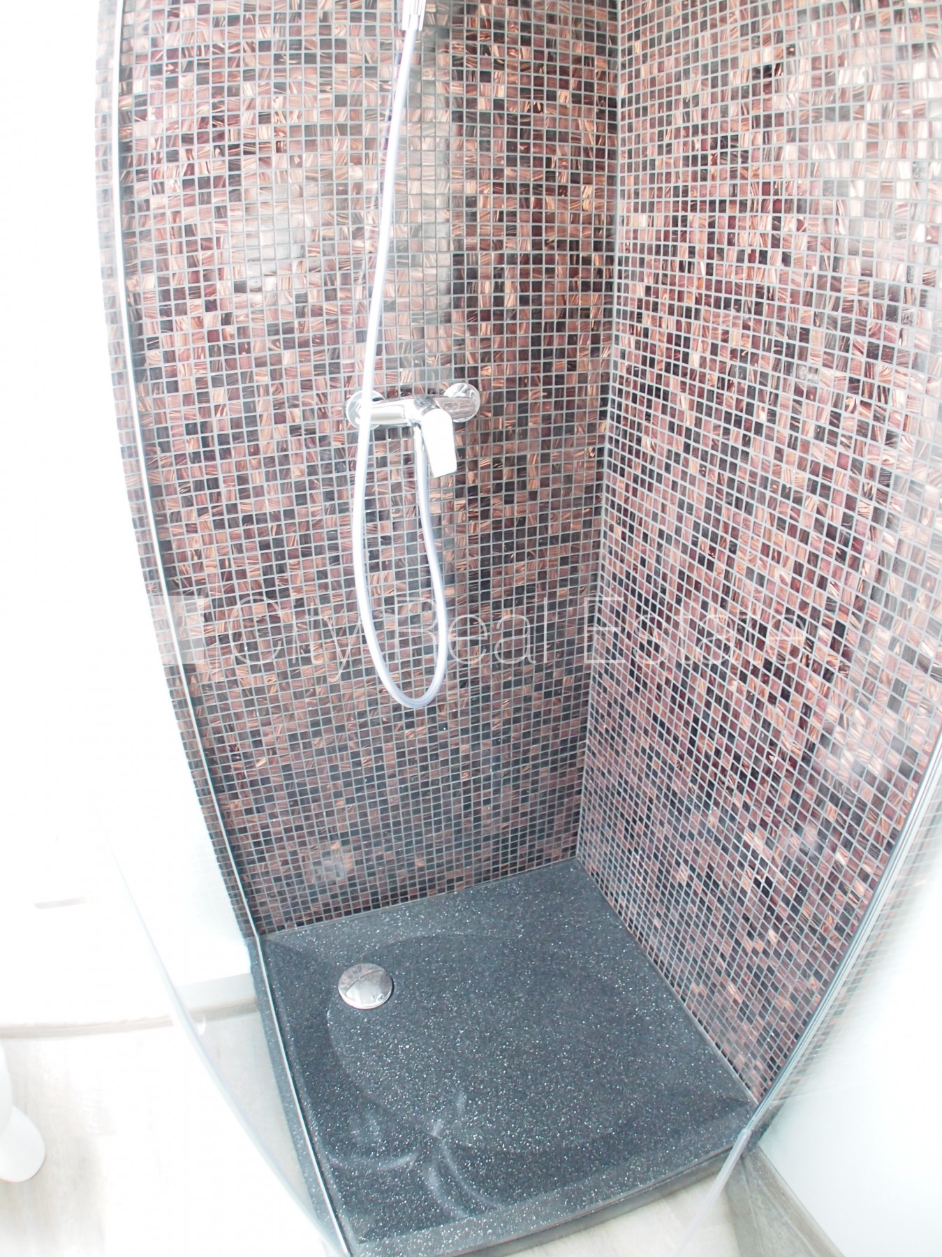 Sludinājumi. Fasādes māja, renovēta māja, ieeja no ielas, kāpņu telpa pēc kosmētiskā remonta, logi vērsti uz Cena: 500 EUR/mēn Foto #22