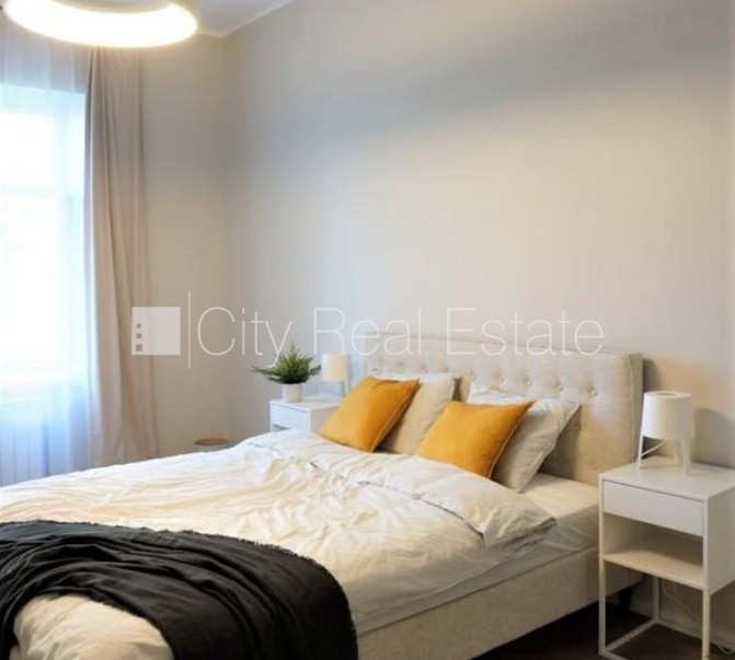 Sludinājumi. Fasādes māja, renovēta māja, vieta automašīnai, ieeja no ielas un pagalma, logi vērsti mājas abās Cena: 165000 EUR Foto #6