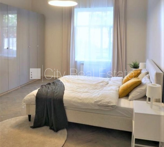 Sludinājumi. Fasādes māja, renovēta māja, vieta automašīnai, ieeja no ielas un pagalma, logi vērsti mājas abās Cena: 165000 EUR Foto #5