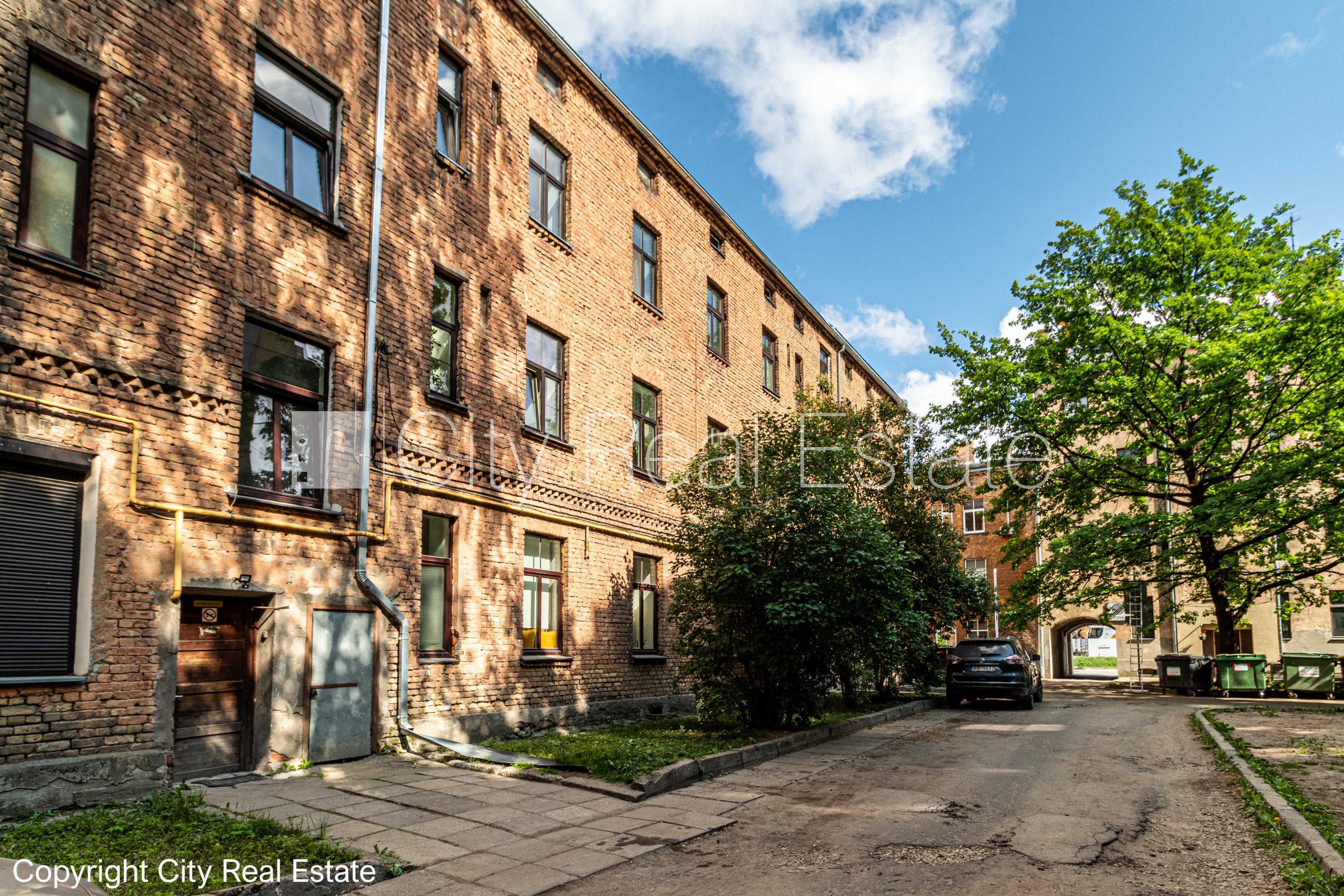 Sludinājumi. Fasādes māja, renovēta māja, vieta automašīnai, ieeja no ielas un pagalma, logi vērsti mājas abās Cena: 165000 EUR Foto #20