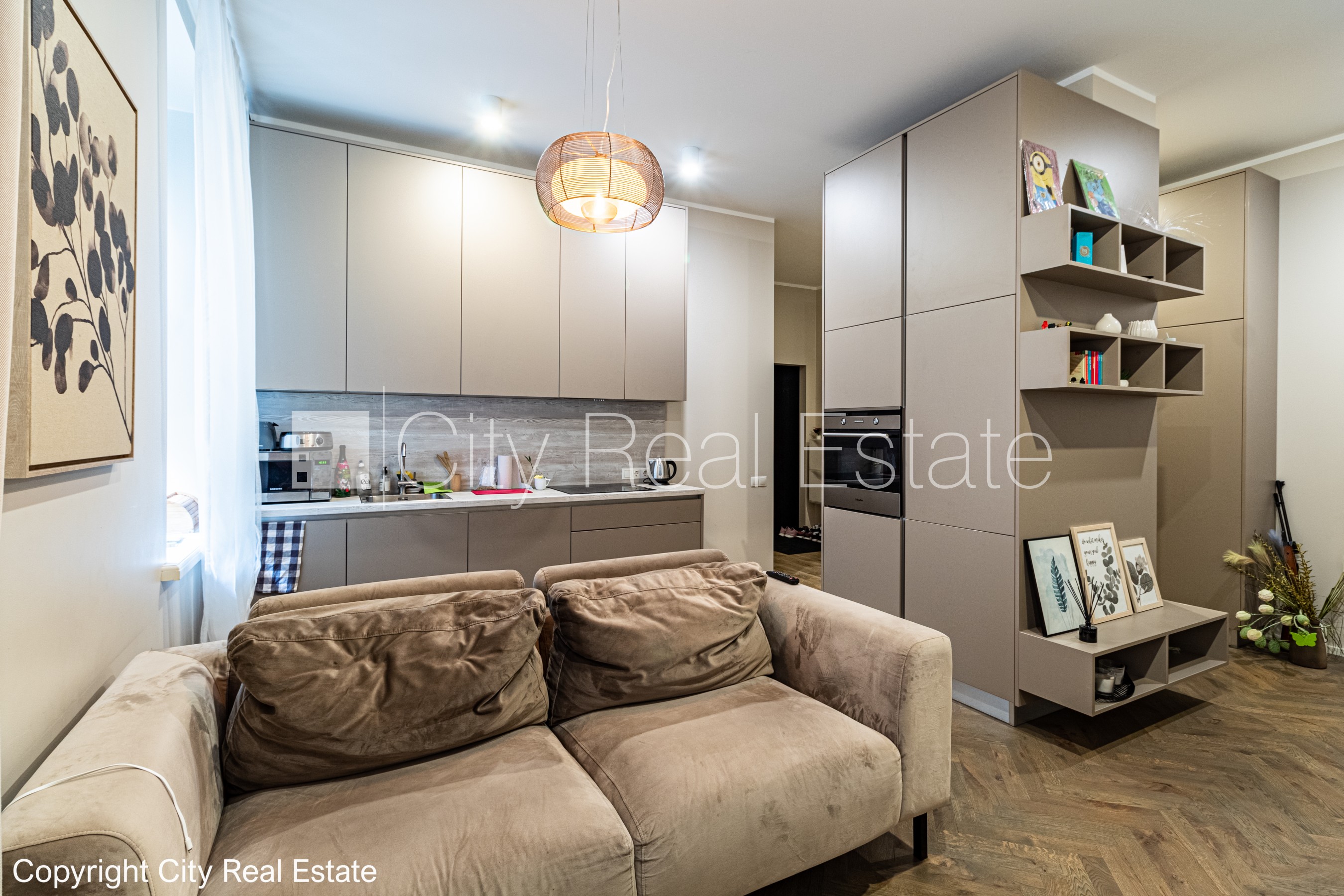 Sludinājumi. Fasādes māja, renovēta māja, vieta automašīnai, ieeja no ielas un pagalma, logi vērsti mājas abās Cena: 165000 EUR Foto #10