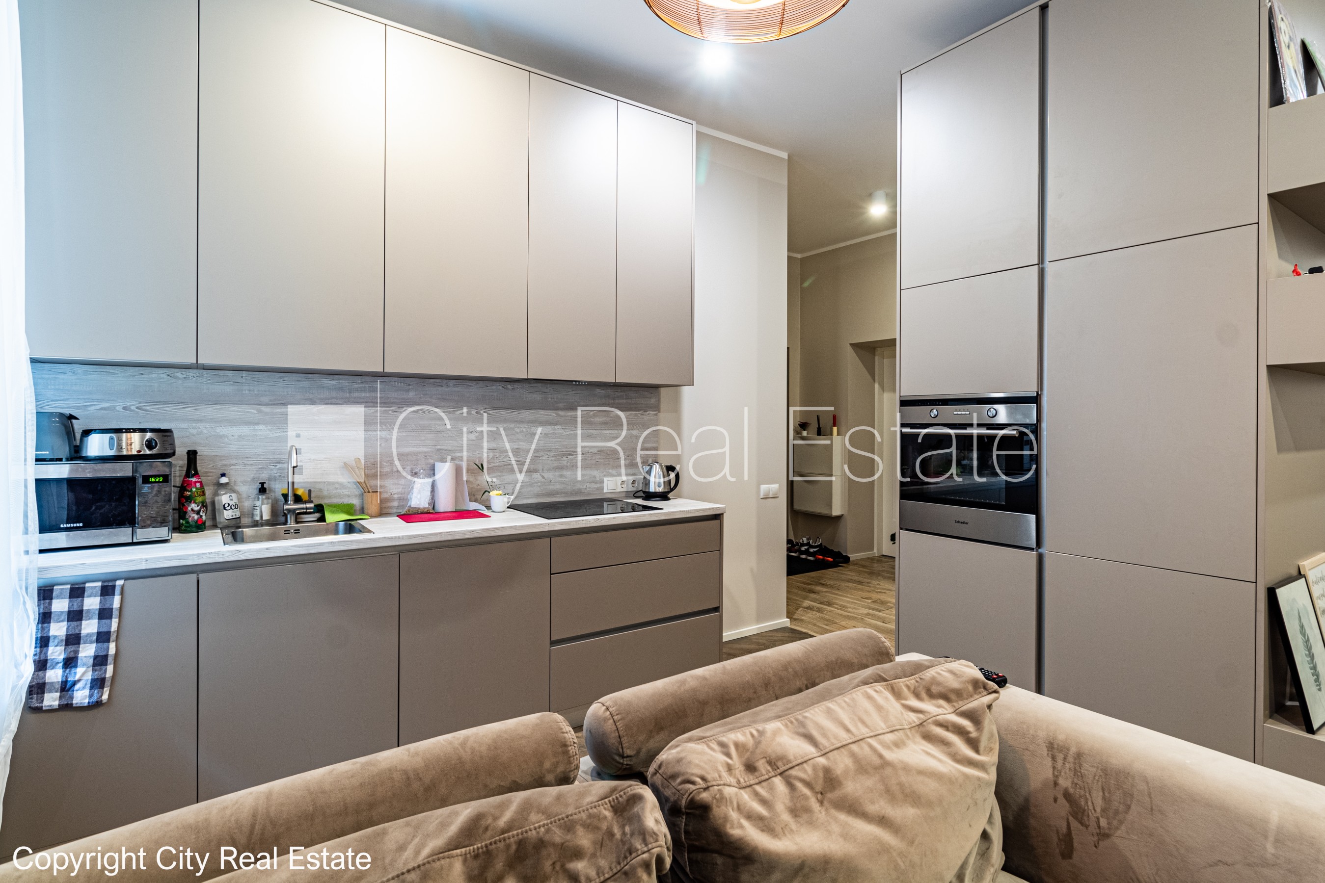 Sludinājumi. Fasādes māja, renovēta māja, vieta automašīnai, ieeja no ielas un pagalma, logi vērsti mājas abās Cena: 165000 EUR Foto #11