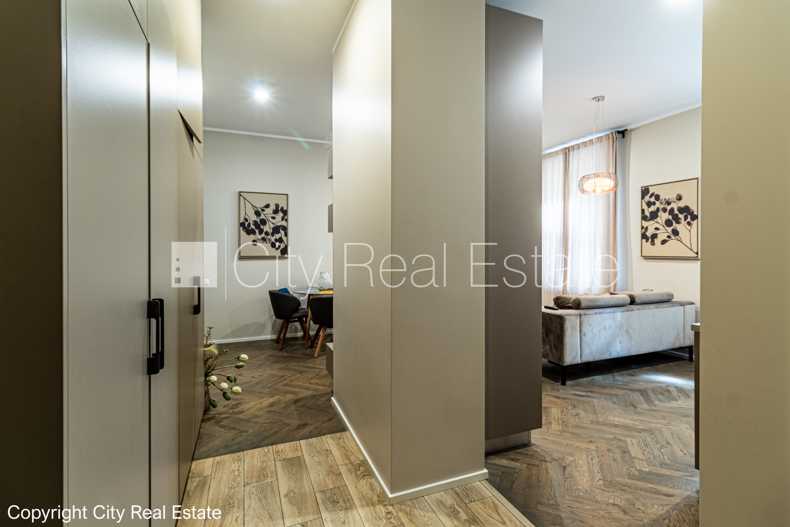 Sludinājumi. Fasādes māja, renovēta māja, vieta automašīnai, ieeja no ielas un pagalma, logi vērsti mājas abās Cena: 165000 EUR Foto #9