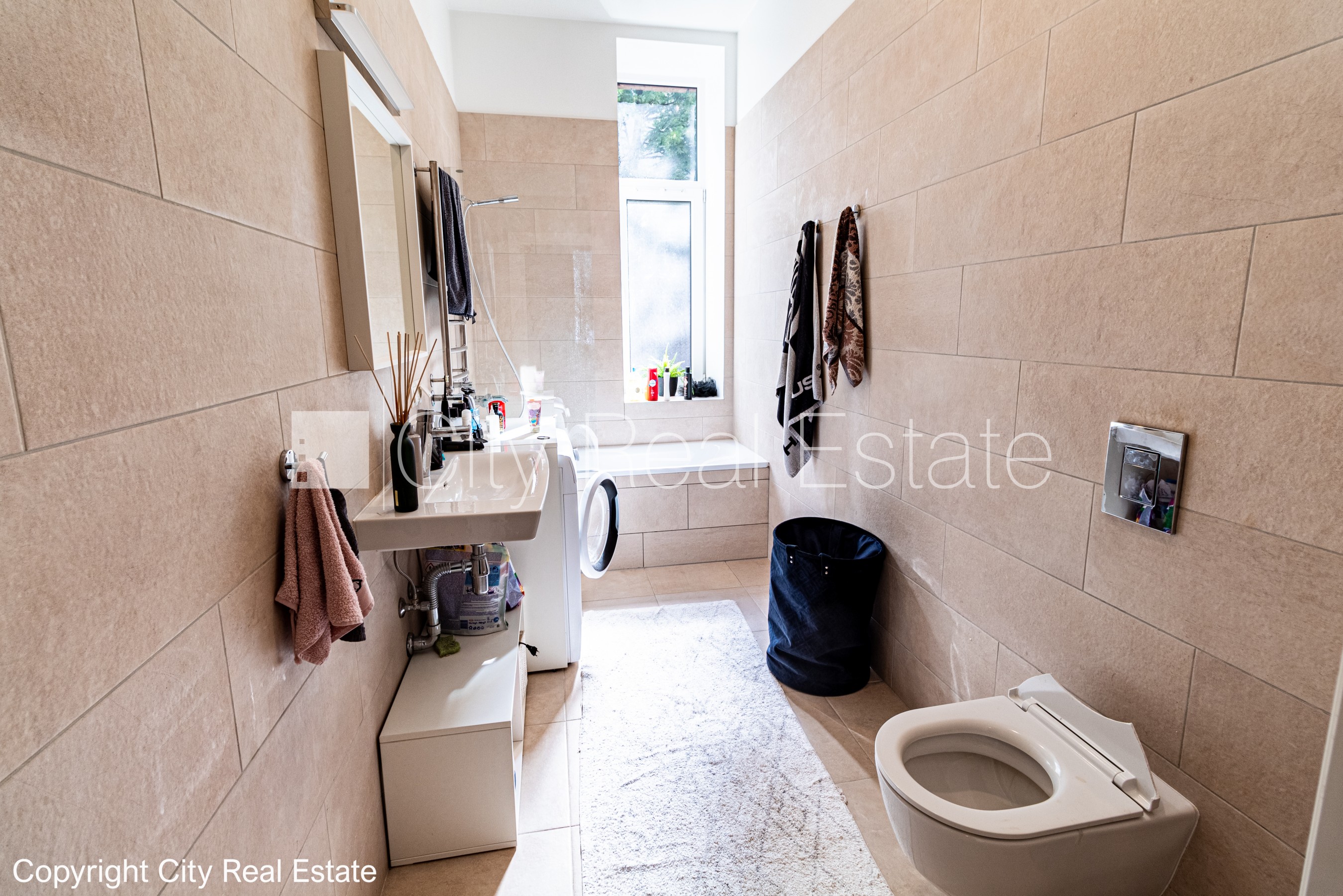 Sludinājumi. Fasādes māja, renovēta māja, vieta automašīnai, ieeja no ielas un pagalma, logi vērsti mājas abās Cena: 165000 EUR Foto #14