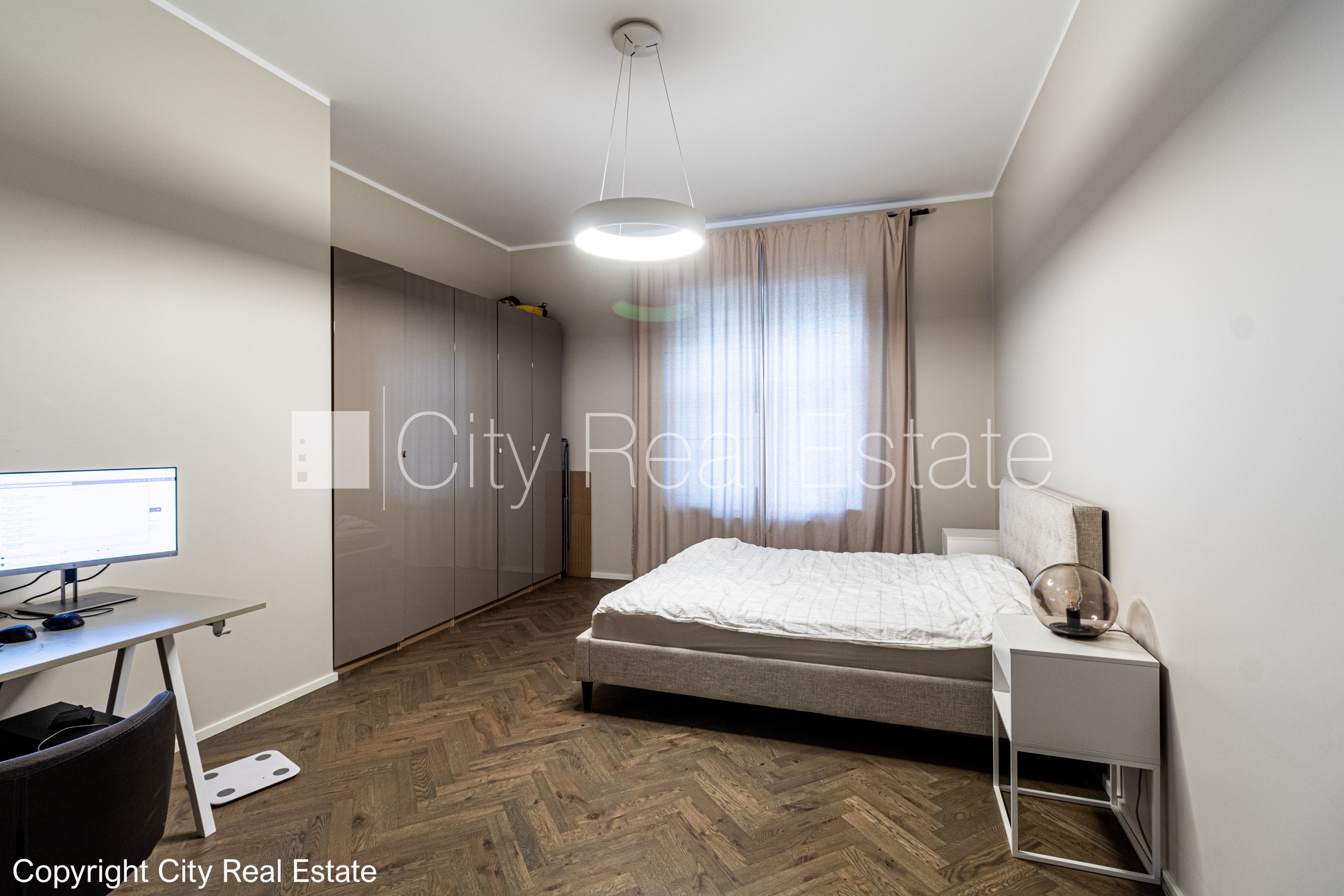 Sludinājumi. Fasādes māja, renovēta māja, vieta automašīnai, ieeja no ielas un pagalma, logi vērsti mājas abās Cena: 165000 EUR Foto #4