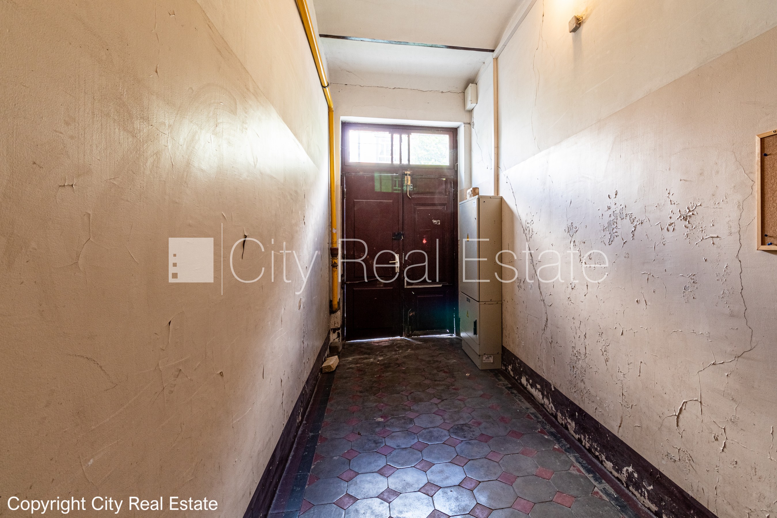 Sludinājumi. Fasādes māja, renovēta māja, vieta automašīnai, ieeja no ielas un pagalma, logi vērsti mājas abās Cena: 165000 EUR Foto #17