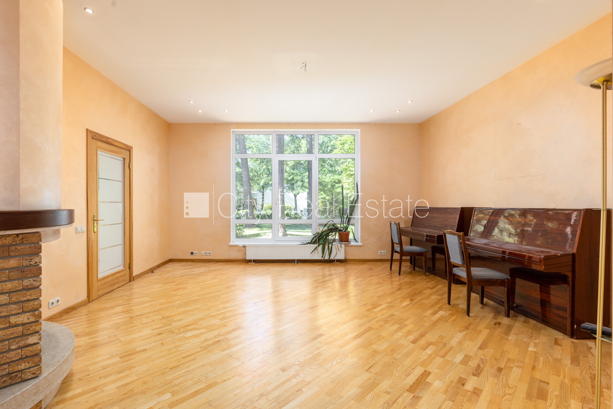 Sludinājumi. Privātmāja, renovēta māja, labiekārtota apzaļumota teritorija, teritorijas iebrauktuves vārti Cena: 540000 EUR Foto #8