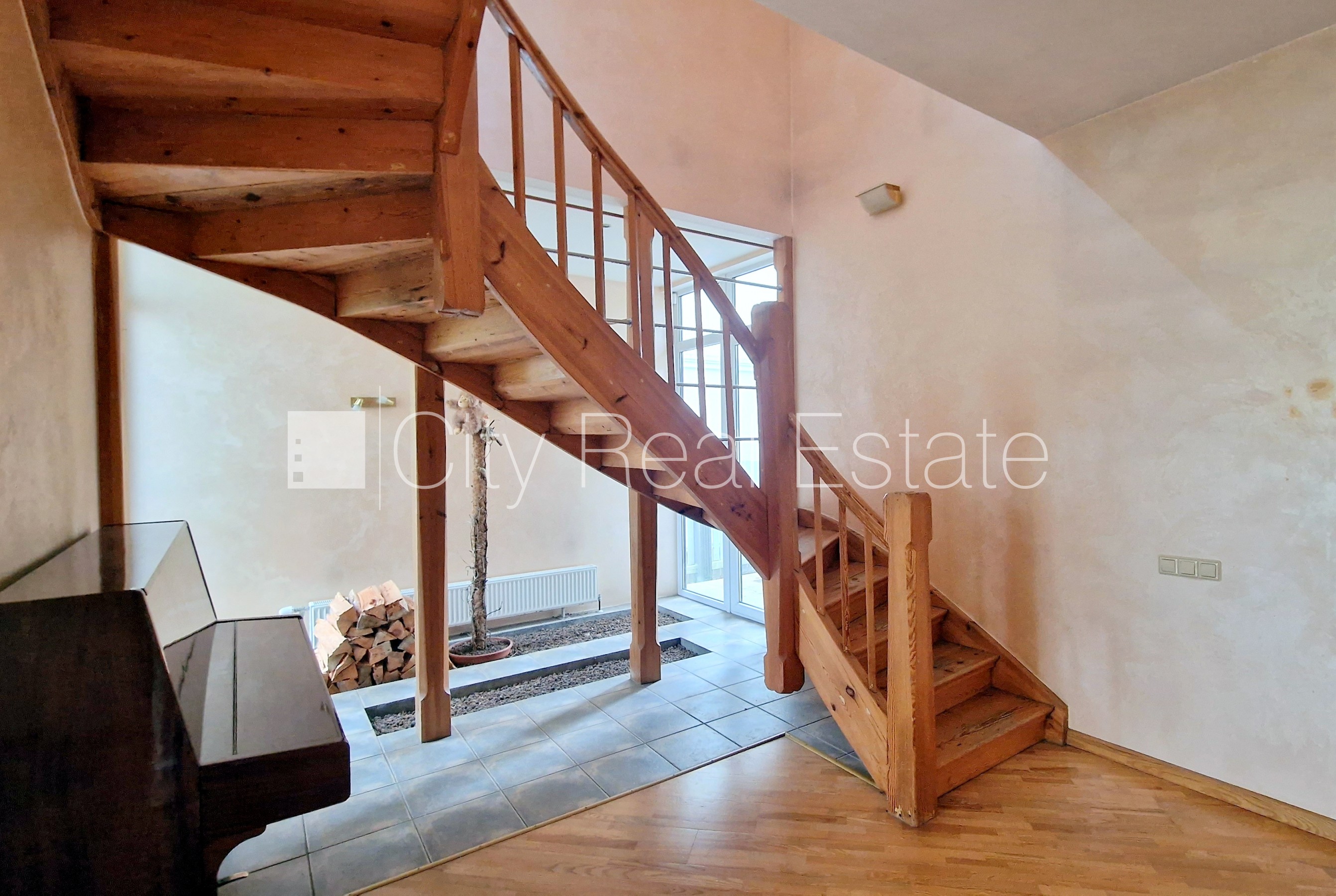 Sludinājumi. Privātmāja, renovēta māja, labiekārtota apzaļumota teritorija, teritorijas iebrauktuves vārti Cena: 540000 EUR Foto #12