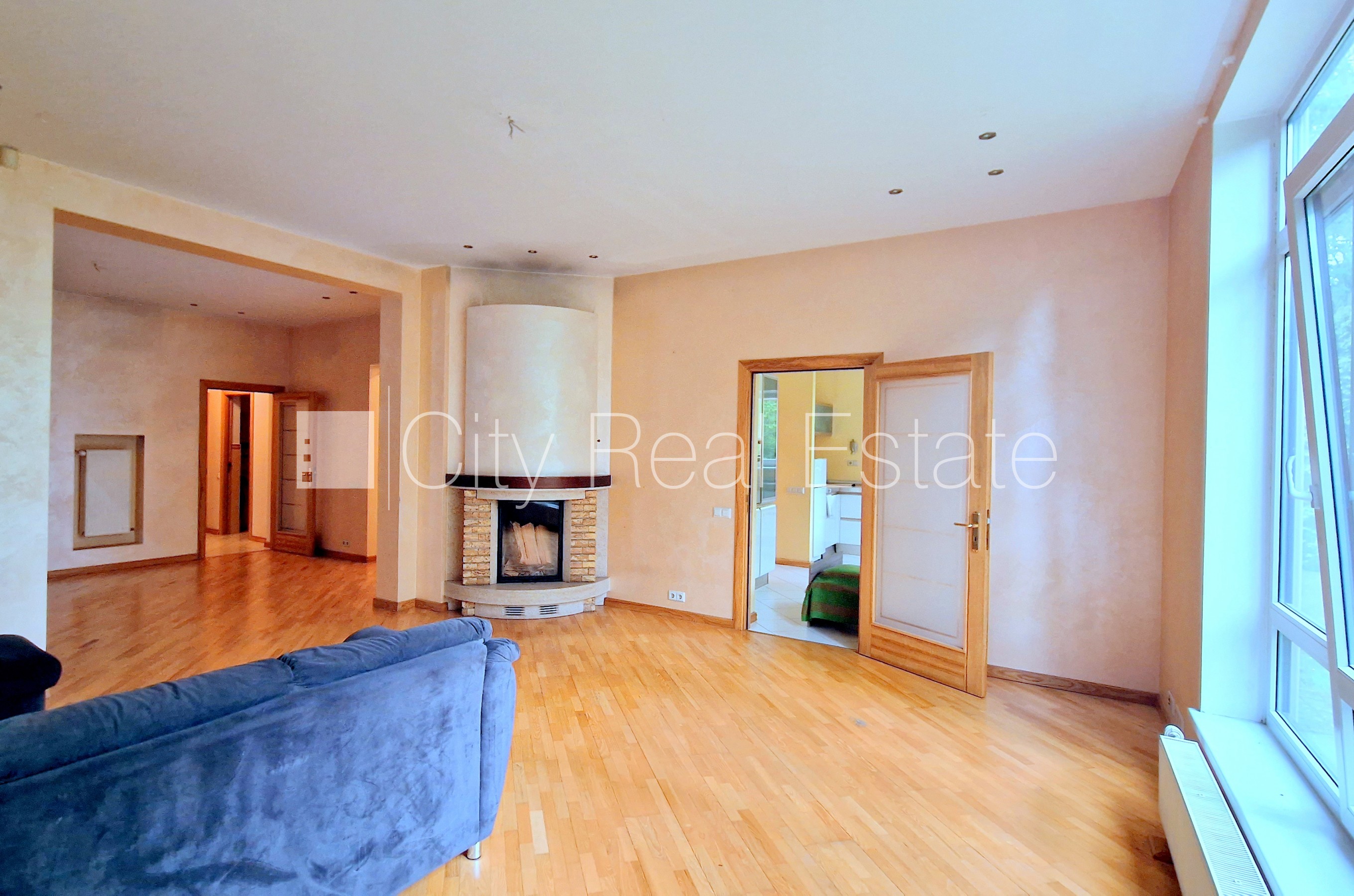 Sludinājumi. Privātmāja, renovēta māja, labiekārtota apzaļumota teritorija, teritorijas iebrauktuves vārti Cena: 540000 EUR Foto #7