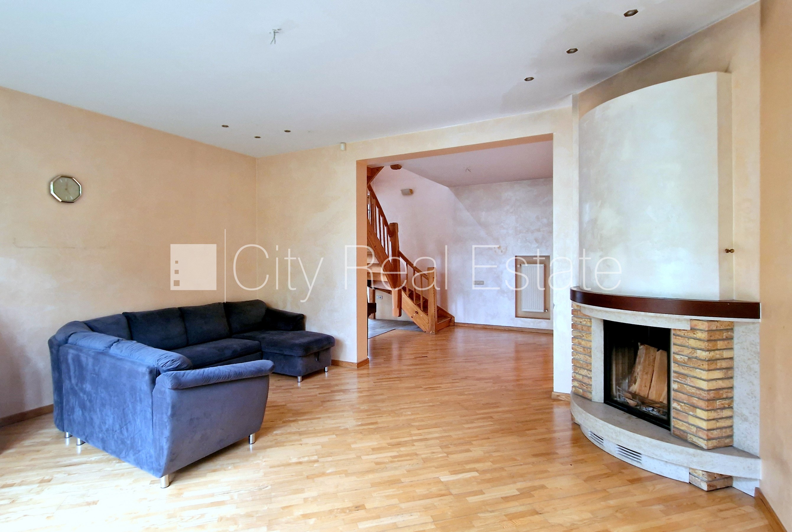 Sludinājumi. Privātmāja, renovēta māja, labiekārtota apzaļumota teritorija, teritorijas iebrauktuves vārti Cena: 540000 EUR Foto #9