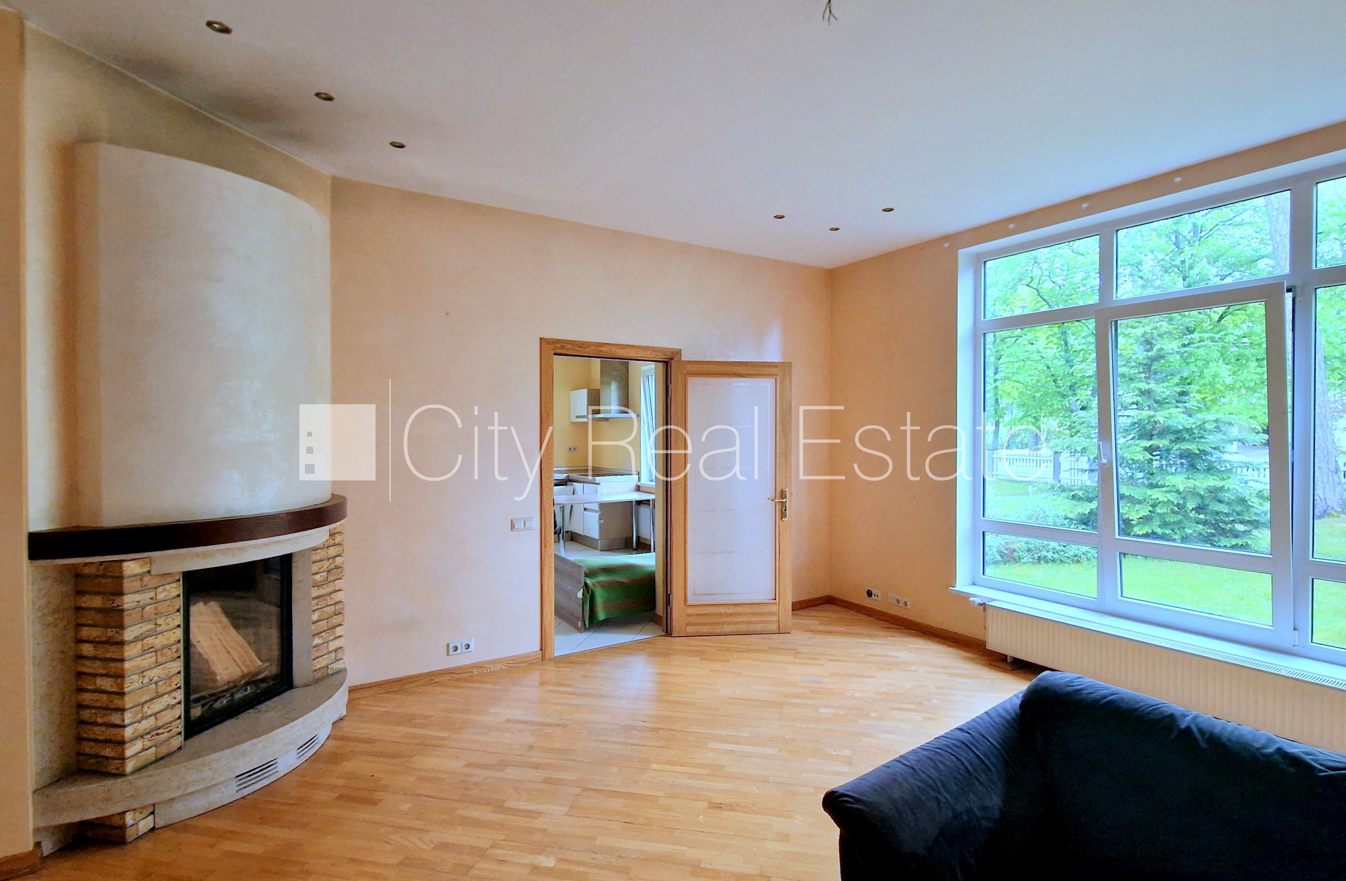 Sludinājumi. Privātmāja, renovēta māja, labiekārtota apzaļumota teritorija, teritorijas iebrauktuves vārti Cena: 540000 EUR Foto #6