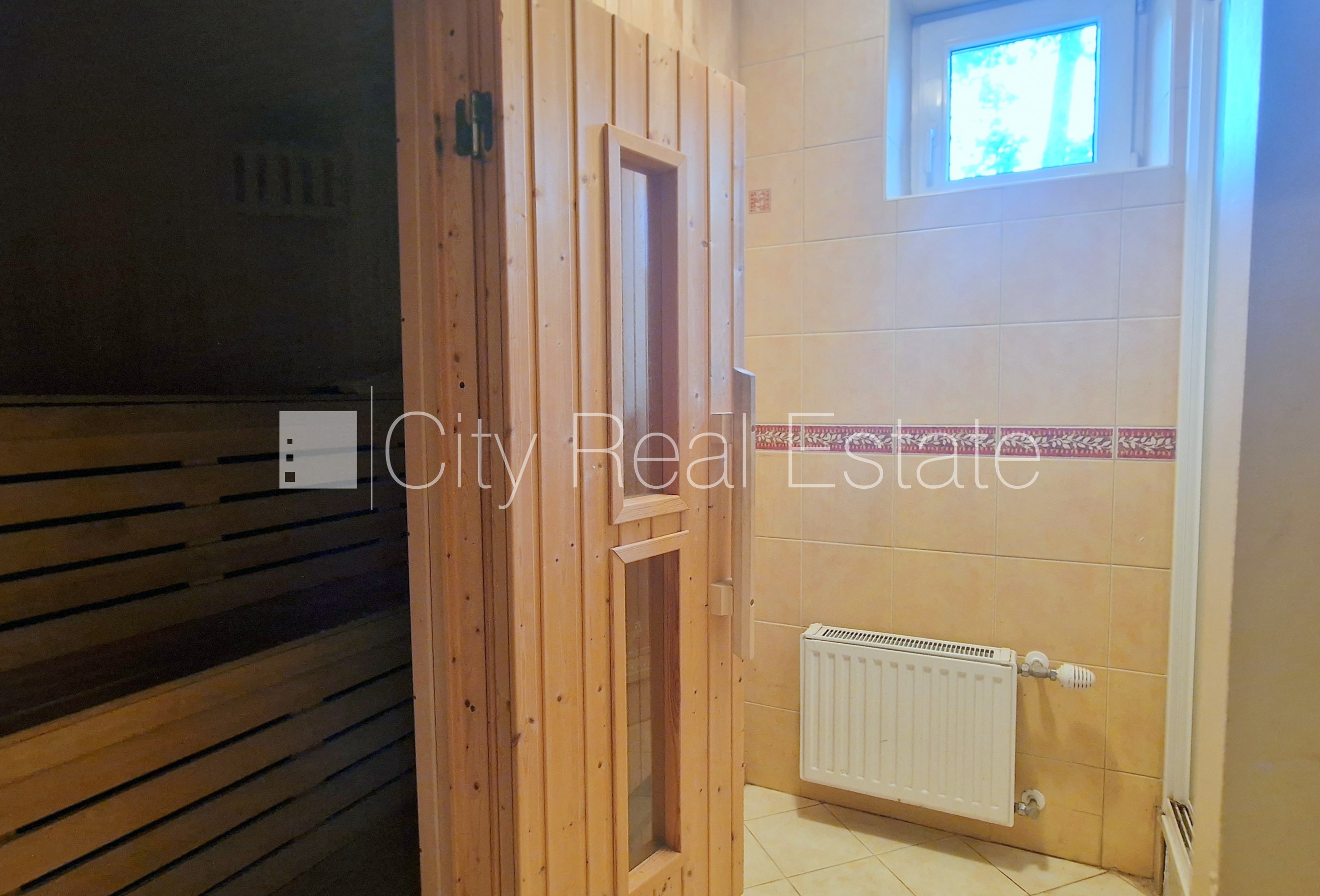 Sludinājumi. Privātmāja, renovēta māja, labiekārtota apzaļumota teritorija, teritorijas iebrauktuves vārti Cena: 540000 EUR Foto #18