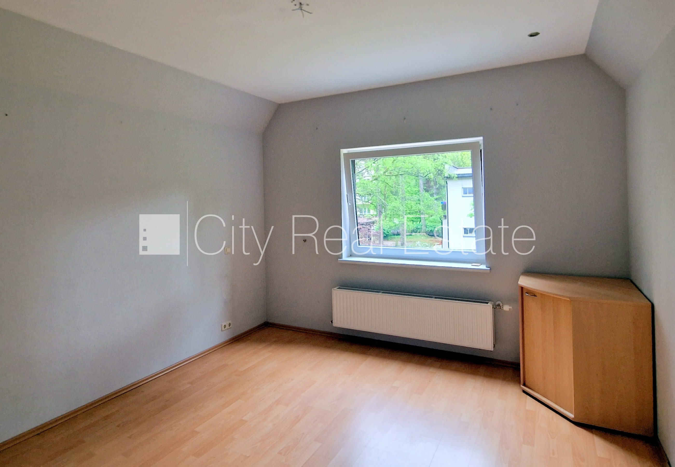 Sludinājumi. Privātmāja, renovēta māja, labiekārtota apzaļumota teritorija, teritorijas iebrauktuves vārti Cena: 540000 EUR Foto #23