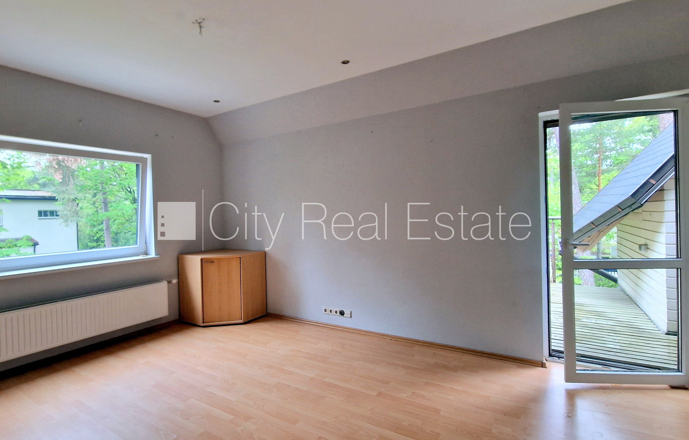 Sludinājumi. Privātmāja, renovēta māja, labiekārtota apzaļumota teritorija, teritorijas iebrauktuves vārti Cena: 540000 EUR Foto #24