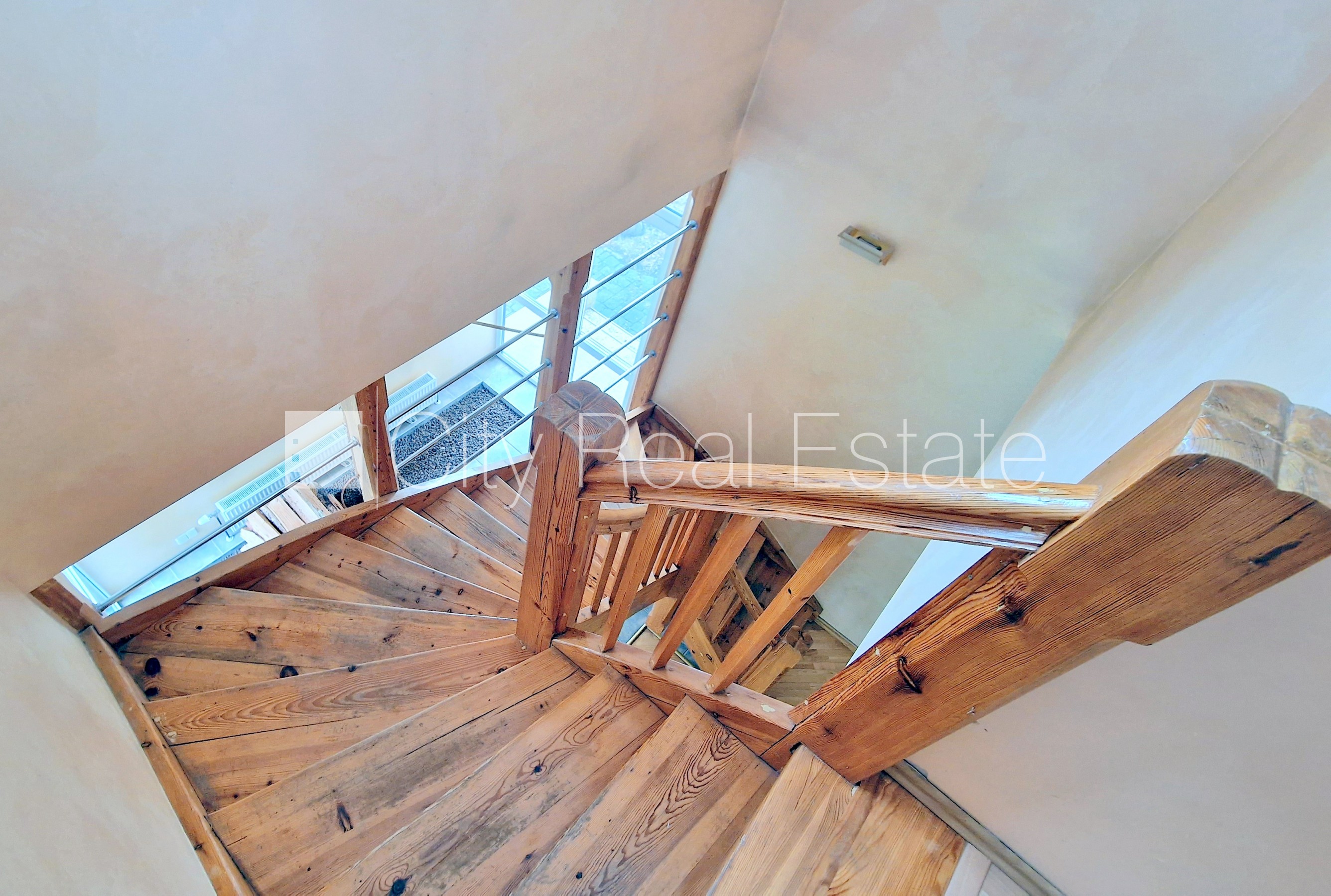 Sludinājumi. Privātmāja, renovēta māja, labiekārtota apzaļumota teritorija, teritorijas iebrauktuves vārti Cena: 540000 EUR Foto #25