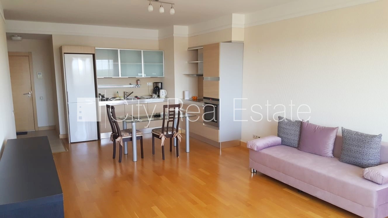 Sludinājumi. Projekts - Panorama Plaza, jaunceltne, slēgta teritorija, ieeja no ielas, ir lifts, logi vērsti uz Cena: 700 EUR/mēn Foto #3