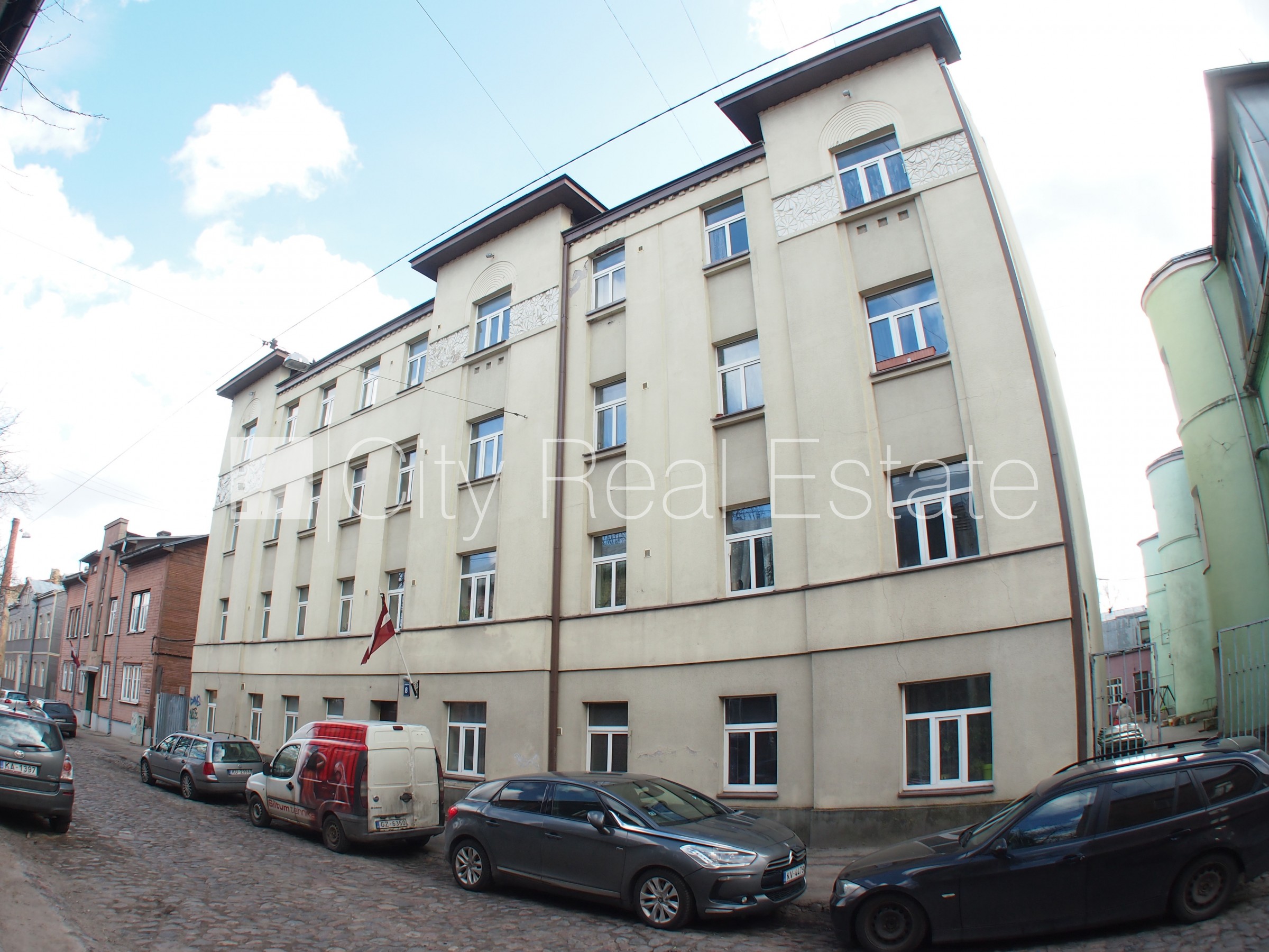 Sludinājumi. Fasādes māja, ieeja no ielas, logi vērsti uz pagalma pusi, istaba izolēta, virtuve, augstie Cena: 230 EUR/mēn Foto #14