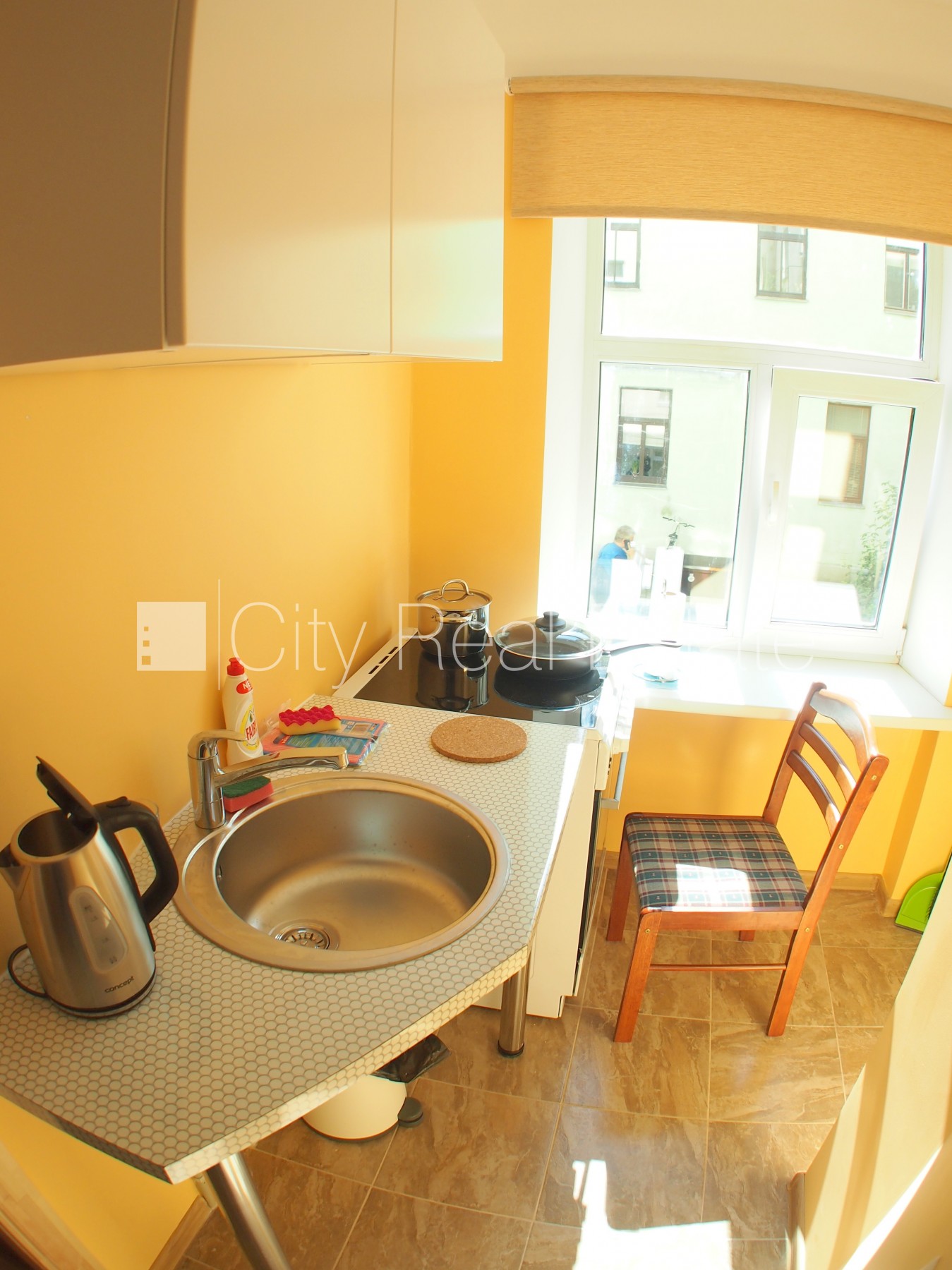 Sludinājumi. Fasādes māja, ieeja no ielas, logi vērsti uz pagalma pusi, istaba izolēta, virtuve, augstie Cena: 230 EUR/mēn Foto #6