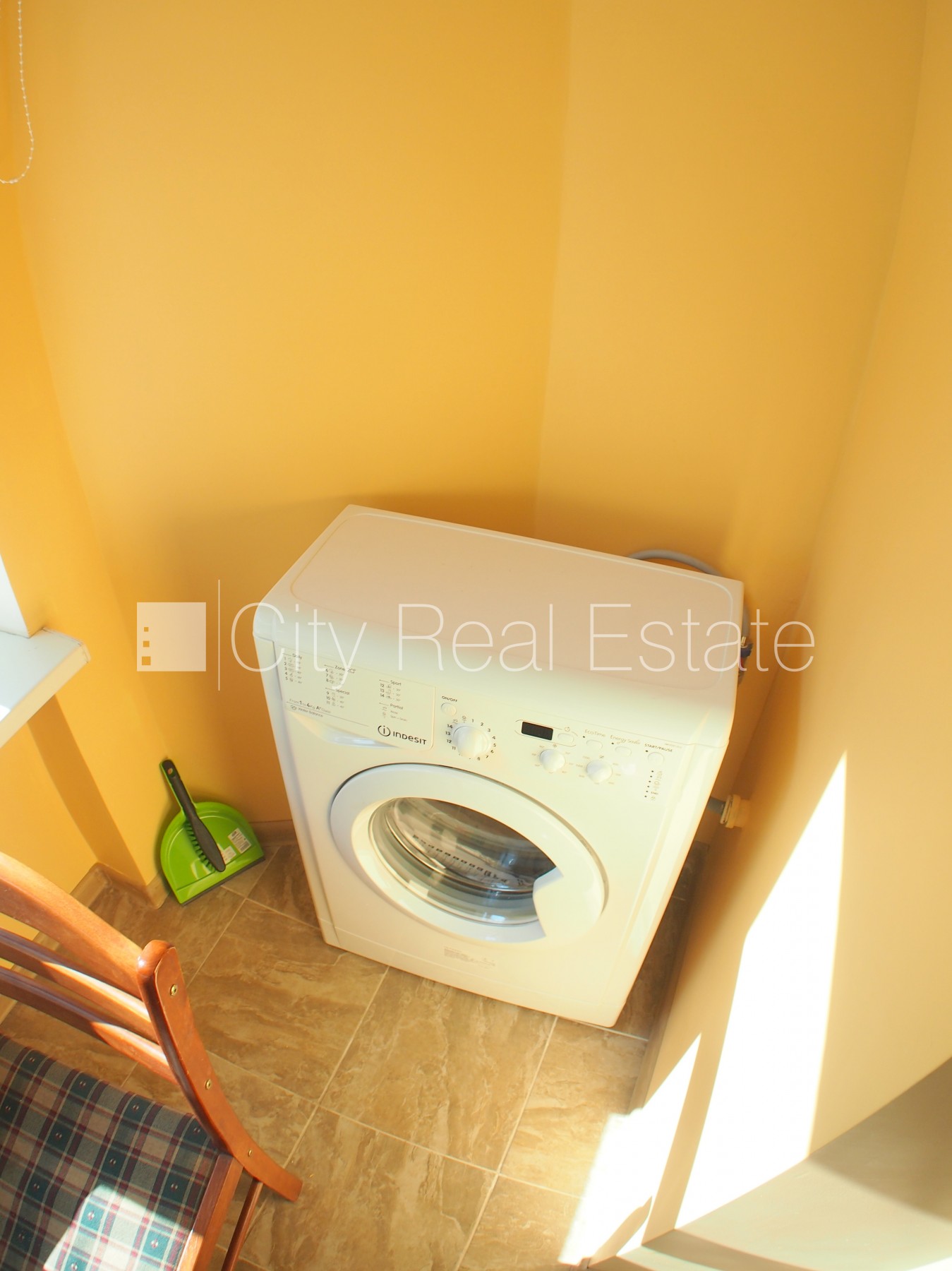 Sludinājumi. Fasādes māja, ieeja no ielas, logi vērsti uz pagalma pusi, istaba izolēta, virtuve, augstie Cena: 230 EUR/mēn Foto #8