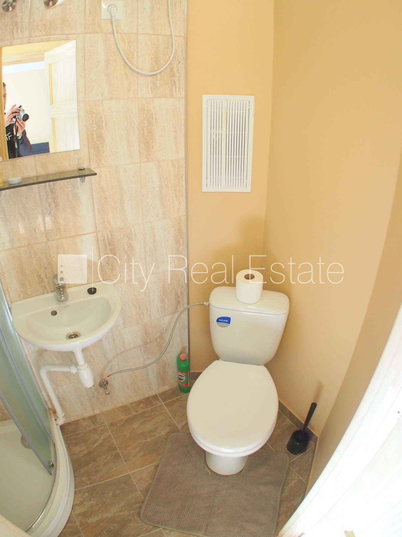 Sludinājumi. Fasādes māja, ieeja no ielas, logi vērsti uz pagalma pusi, istaba izolēta, virtuve, augstie Cena: 230 EUR/mēn Foto #10