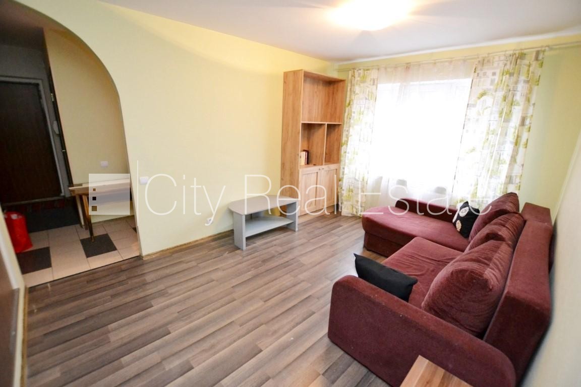 Sludinājumi. Pagalma māja, labiekārtota apzaļumota teritorija, vieta vairākām automašīnām, teritorijas Cena: 450 EUR/mēn Foto #2