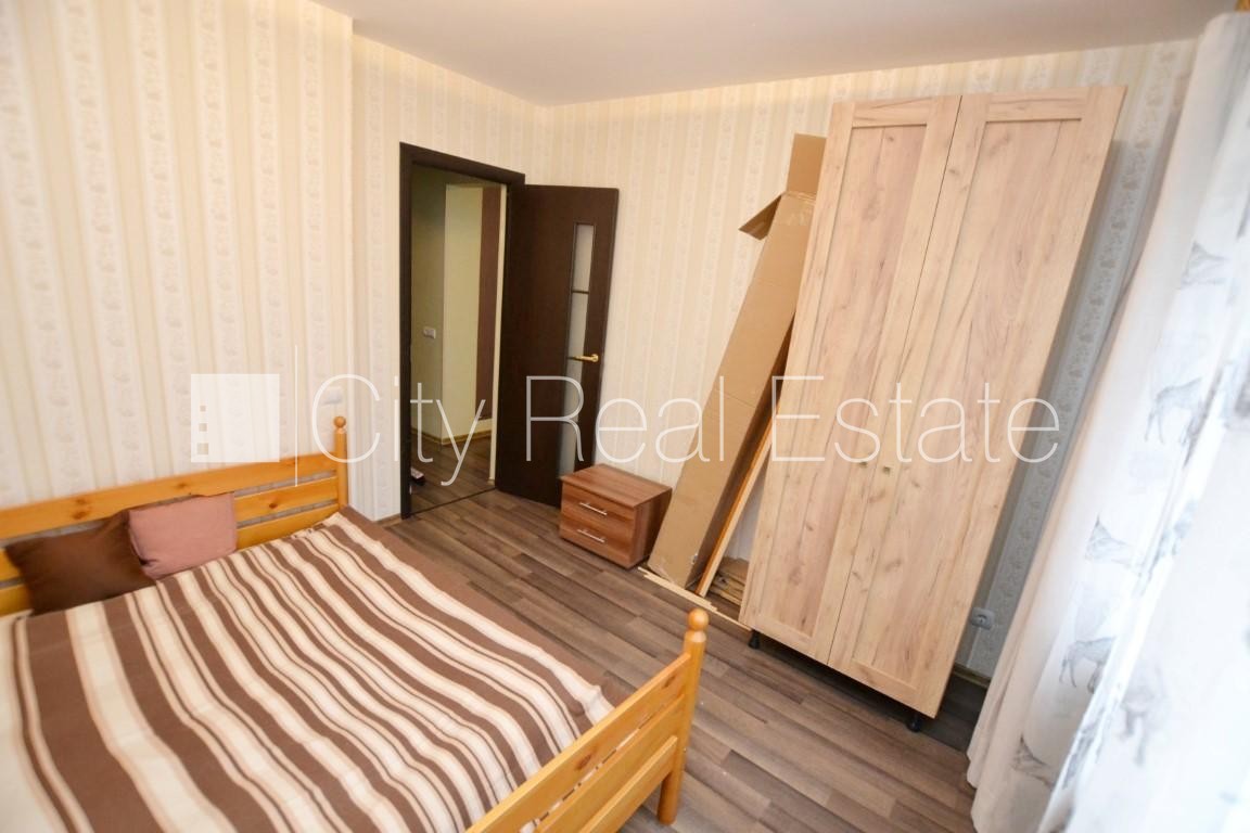 Sludinājumi. Pagalma māja, labiekārtota apzaļumota teritorija, vieta vairākām automašīnām, teritorijas Cena: 450 EUR/mēn Foto #6