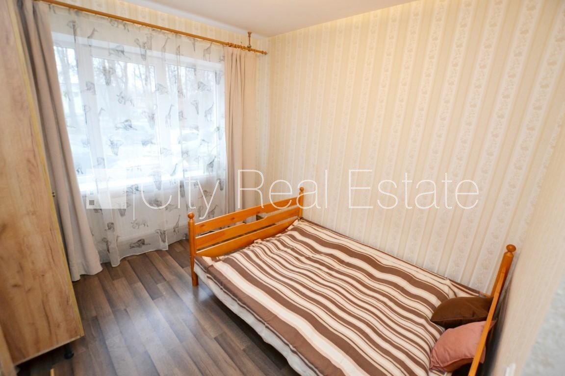 Sludinājumi. Pagalma māja, labiekārtota apzaļumota teritorija, vieta vairākām automašīnām, teritorijas Cena: 450 EUR/mēn Foto #7