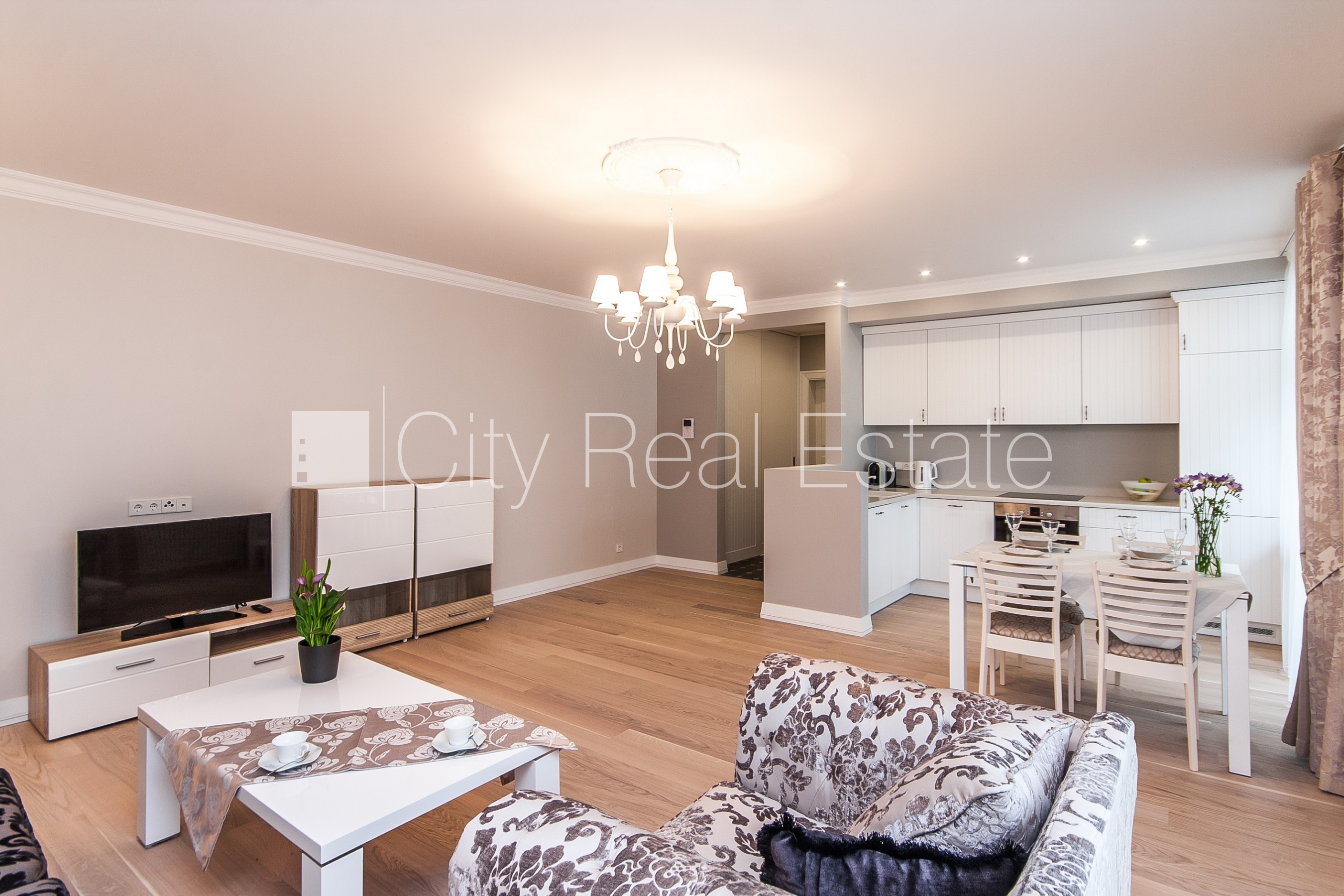 Объявление. Проект - Residence Lumiere (Ресиденце Лумиере), реновированный дом, закрытый двор, возможность Цена: 1600 EUR/мес. Foto #2