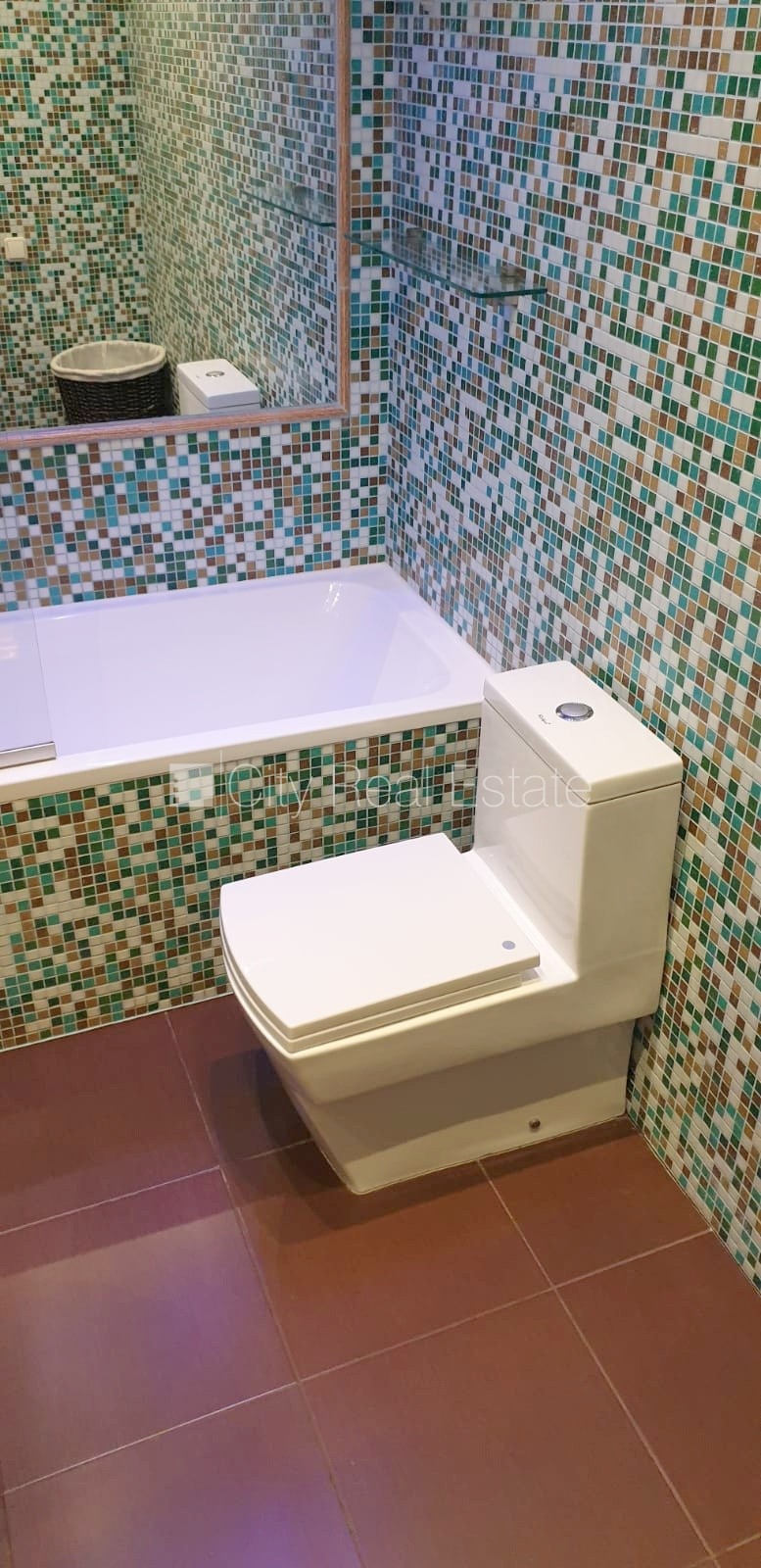 Объявление. Здание во дворе, реновированный дом, закрытый двор, объект охраняет физическая охрана, вход со Цена: 400 EUR/мес. Foto #12