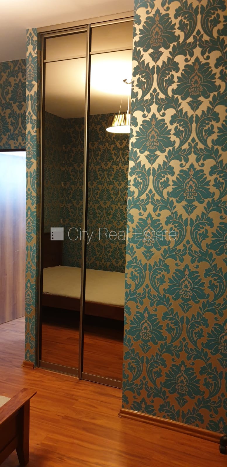 Объявление. Здание во дворе, реновированный дом, закрытый двор, объект охраняет физическая охрана, вход со Цена: 400 EUR/мес. Foto #9