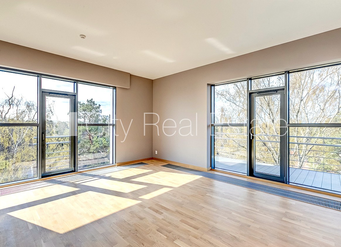 Объявление. Земля в собственности, новостройка, монолитные бетонные стены, благоустроенная озеленённая Цена: 341000 EUR Foto #1