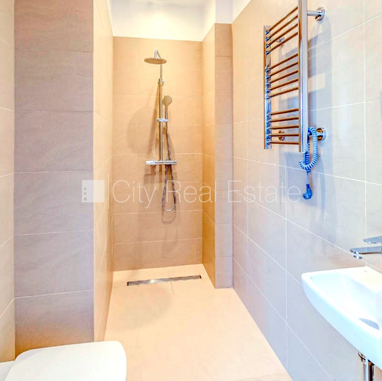 Объявление. Земля в собственности, новостройка, монолитные бетонные стены, благоустроенная озеленённая Цена: 341000 EUR Foto #5