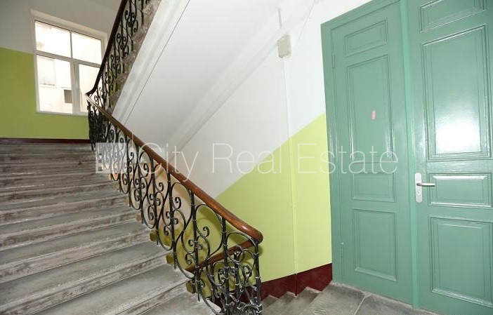 Sludinājumi. Pagalma ēka, renovēta māja, ieeja no pagalma, sauna, logi vērsti uz pagalma pusi, guļamistabu Cena: 1100 EUR/mēn Foto #18