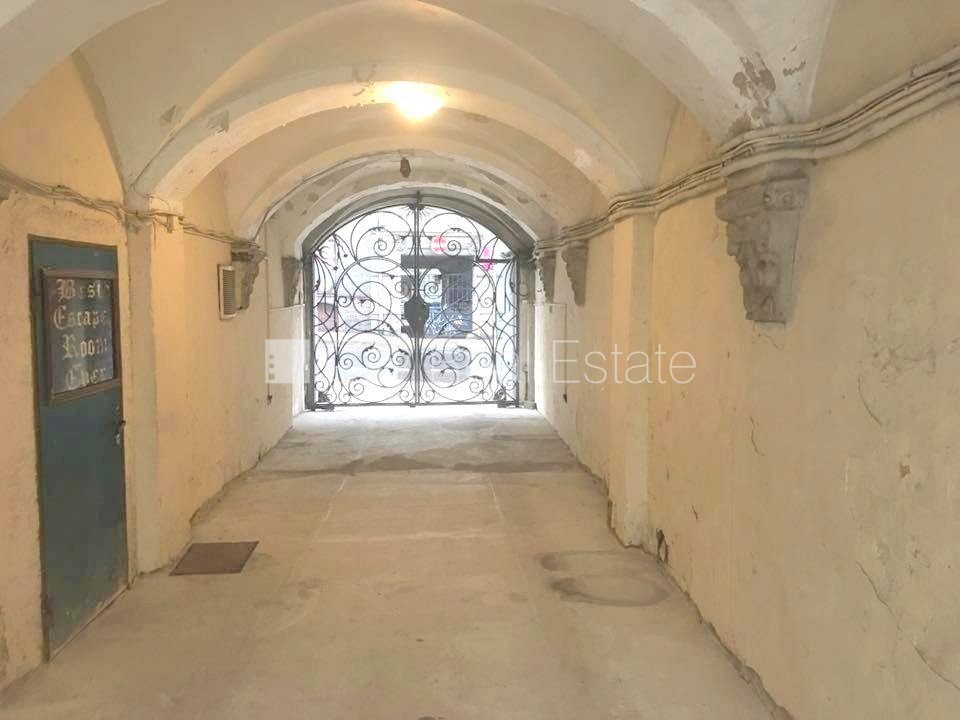 Sludinājumi. Pagalma ēka, renovēta māja, ieeja no pagalma, sauna, logi vērsti uz pagalma pusi, guļamistabu Cena: 1100 EUR/mēn Foto #21